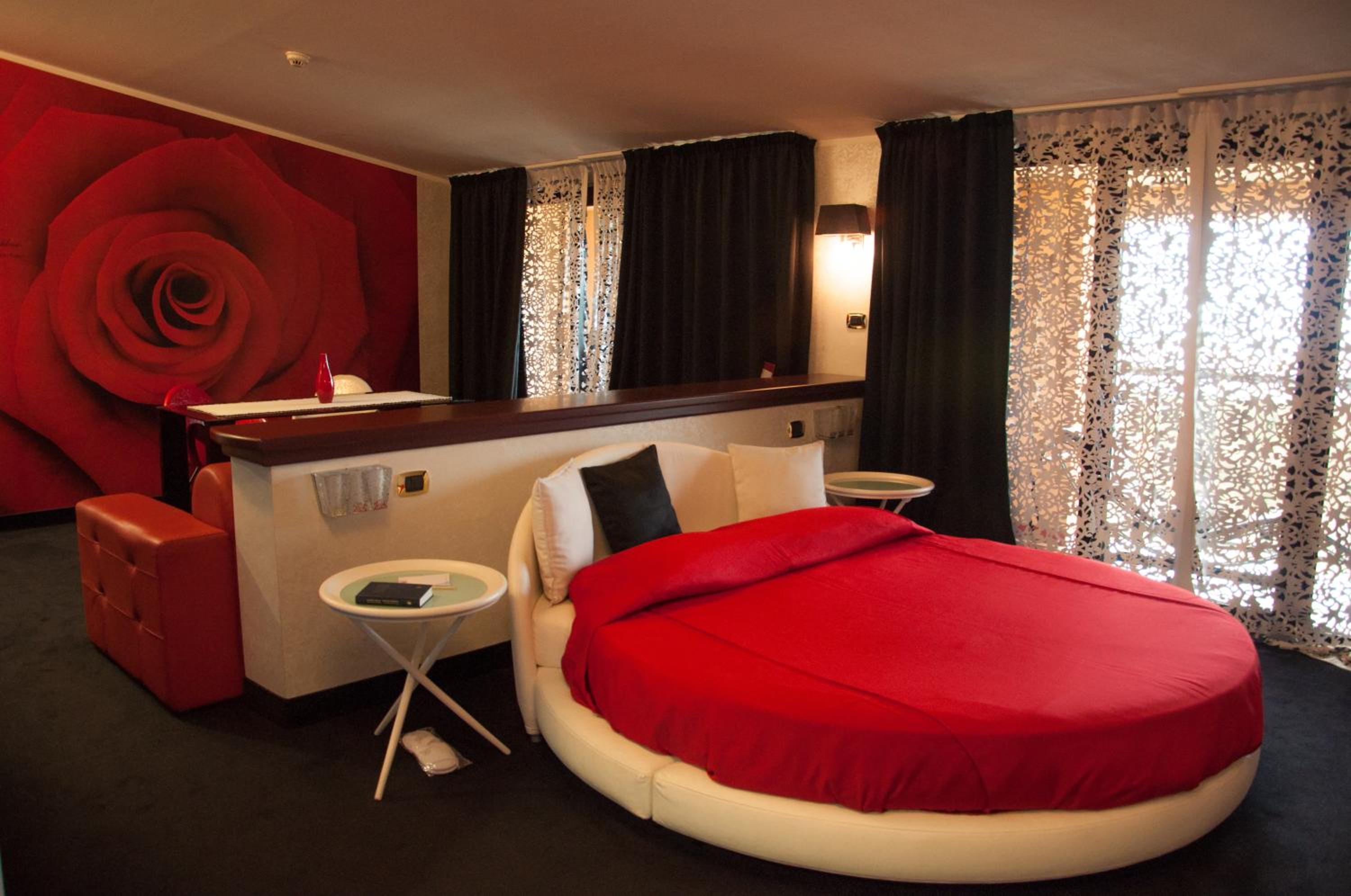 Queen Suite with Spa Bath - Photo 7