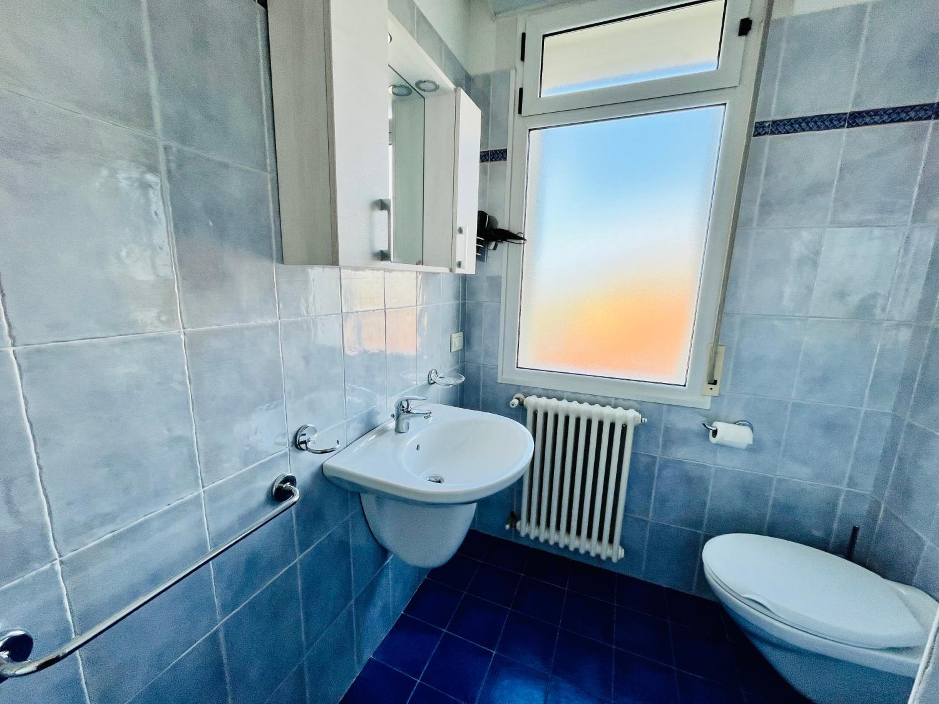 Large One-Bedroom Apartment with Sea View  - Photo 13