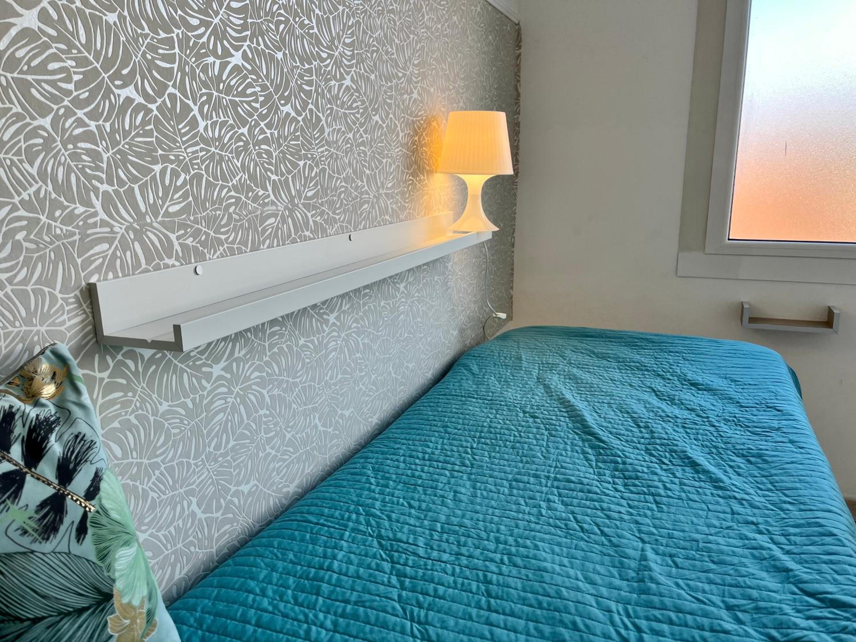 Large One-Bedroom Apartment with Sea View  - Photo 4