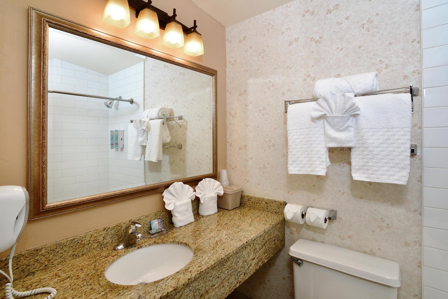 Queen Room with Kitchen - Non-Smoking photo 2