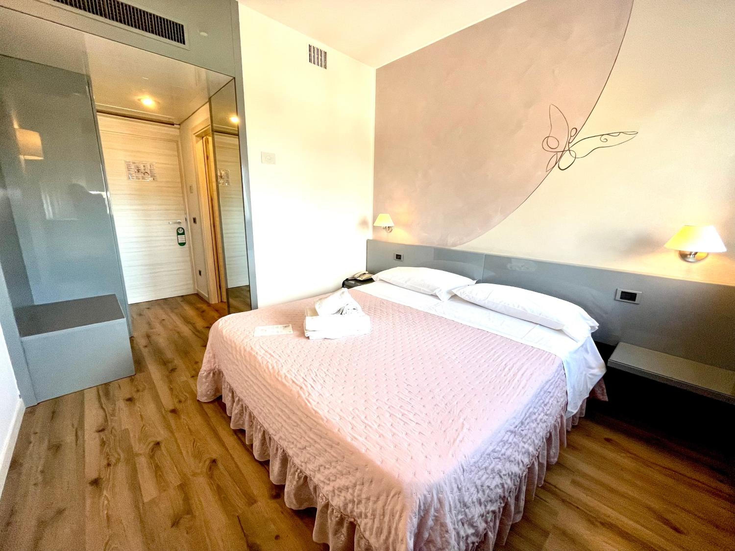 Double Room - Photo 15