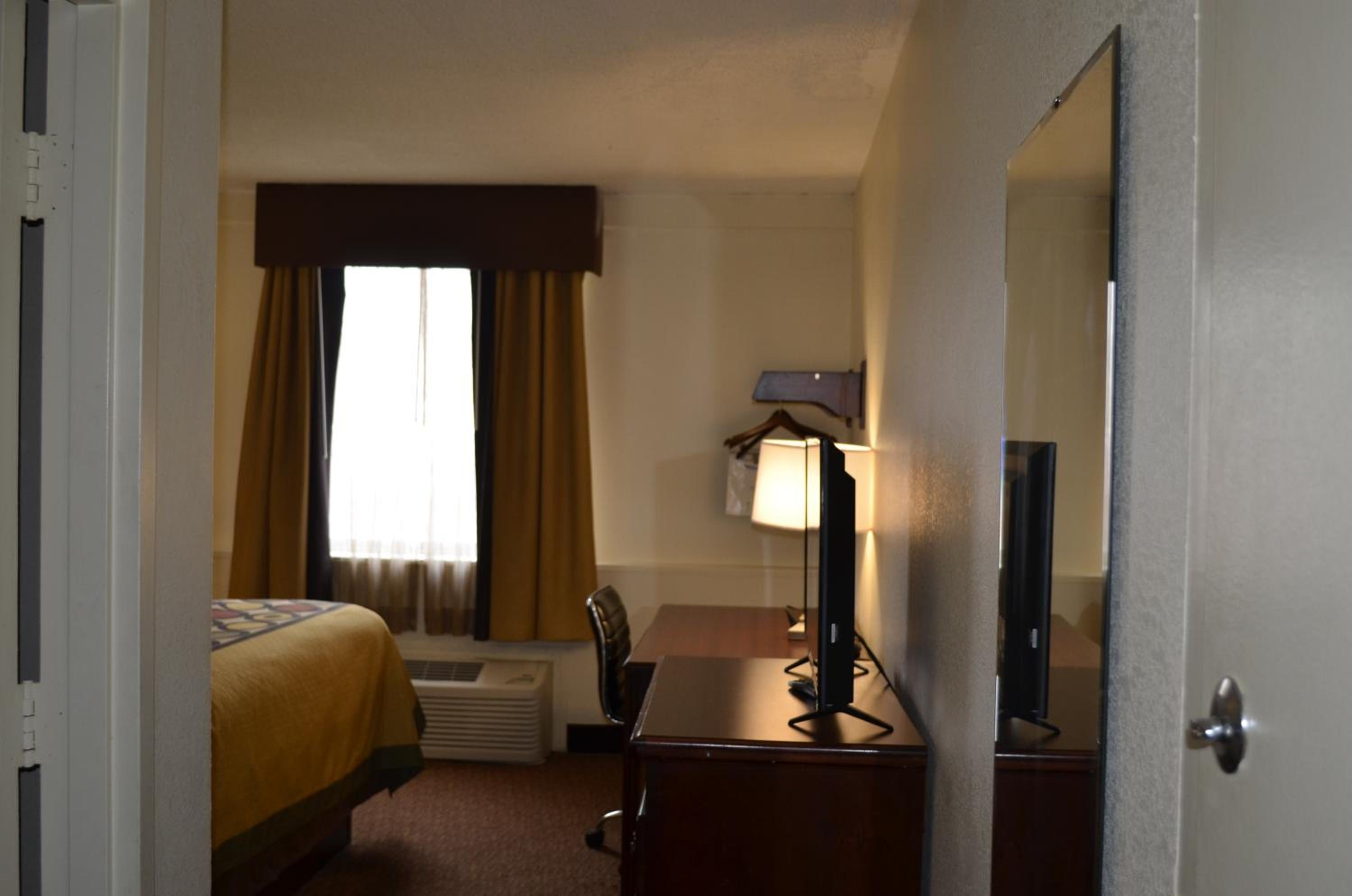 King Room - Non-Smoking - Photo 6