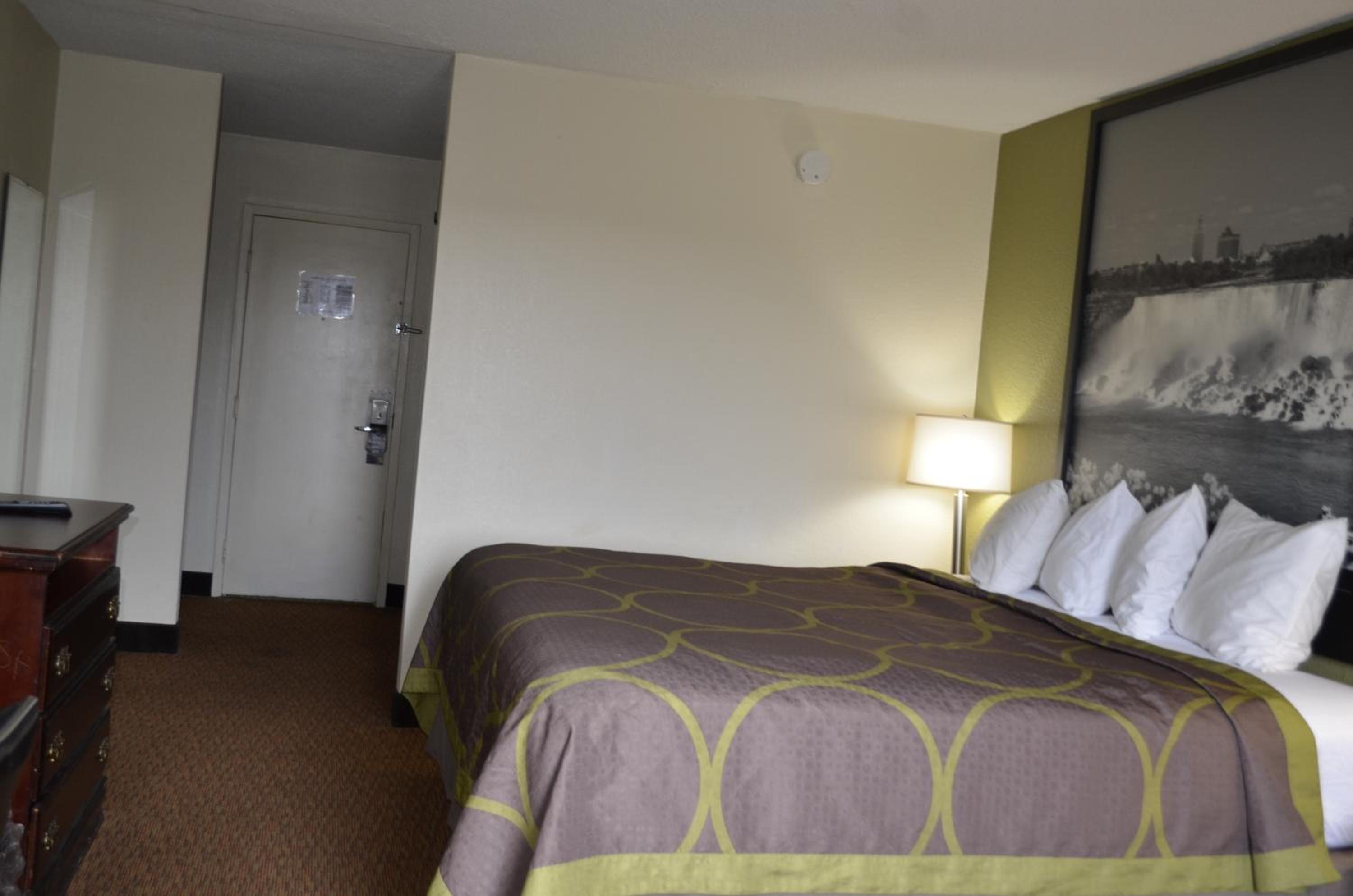 King Room - Non-Smoking - Photo 7