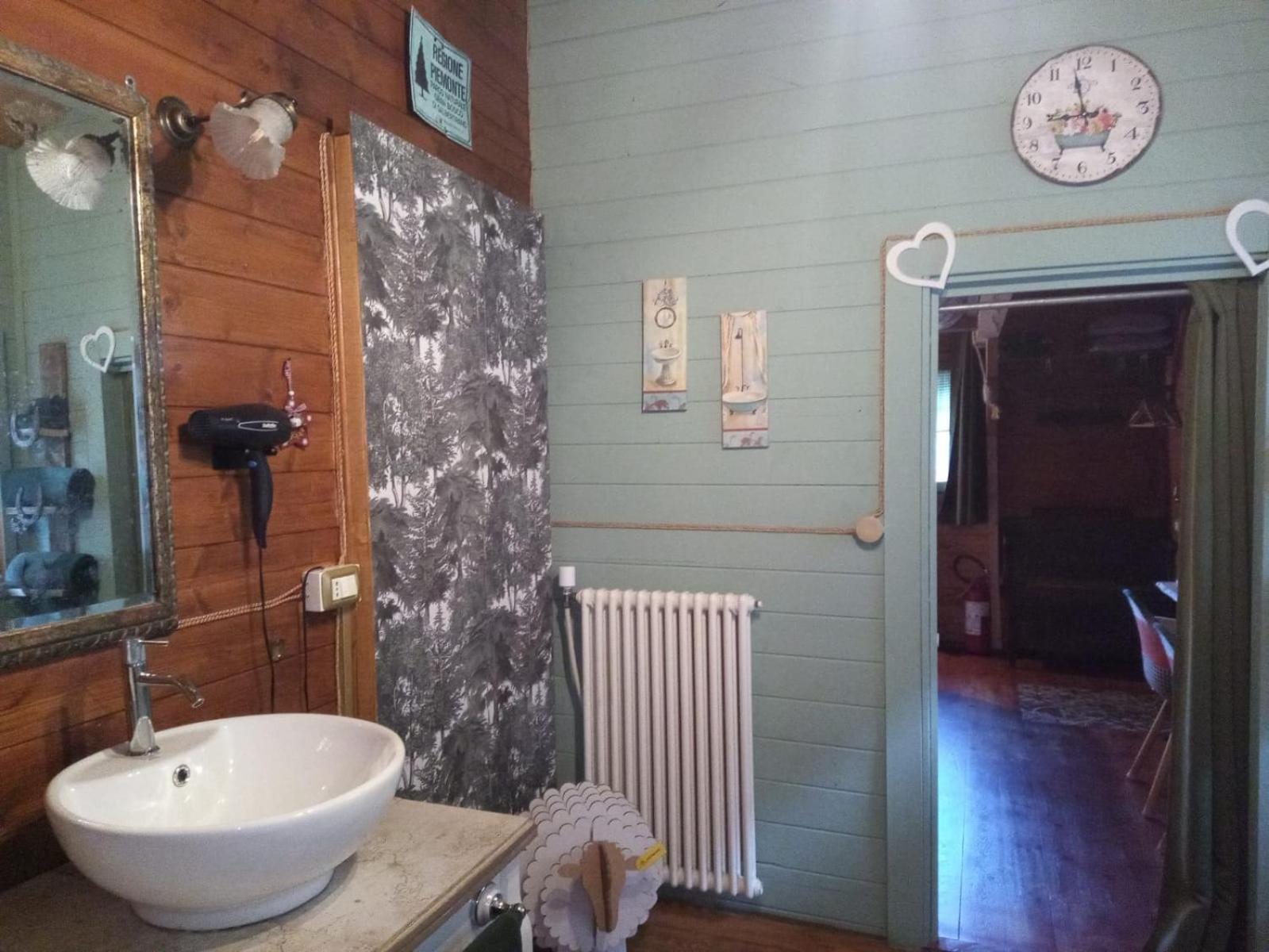 Double Room with Private Bathroom - Photo 9
