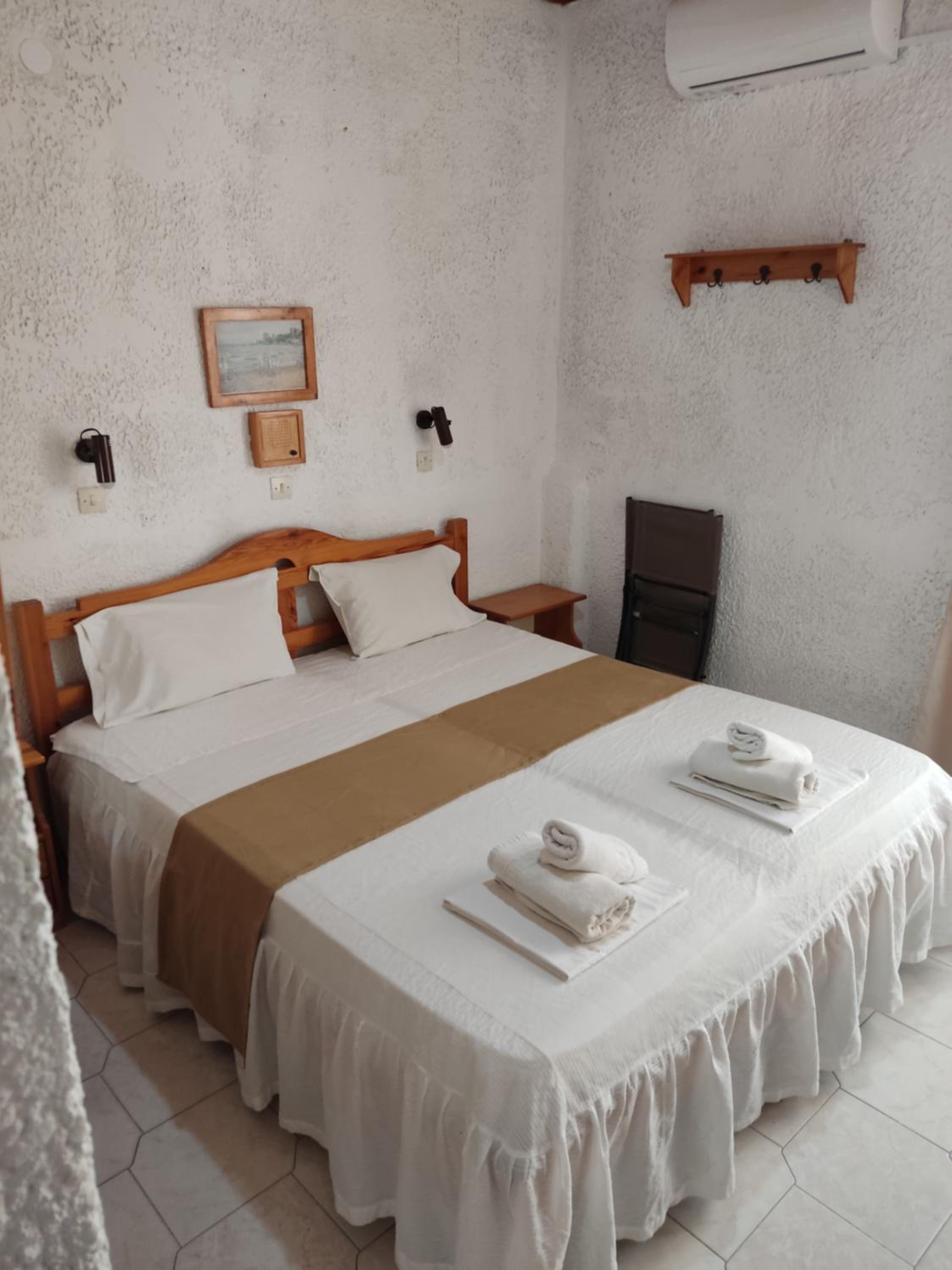 Double or Twin Room with Balcony - Photo 15