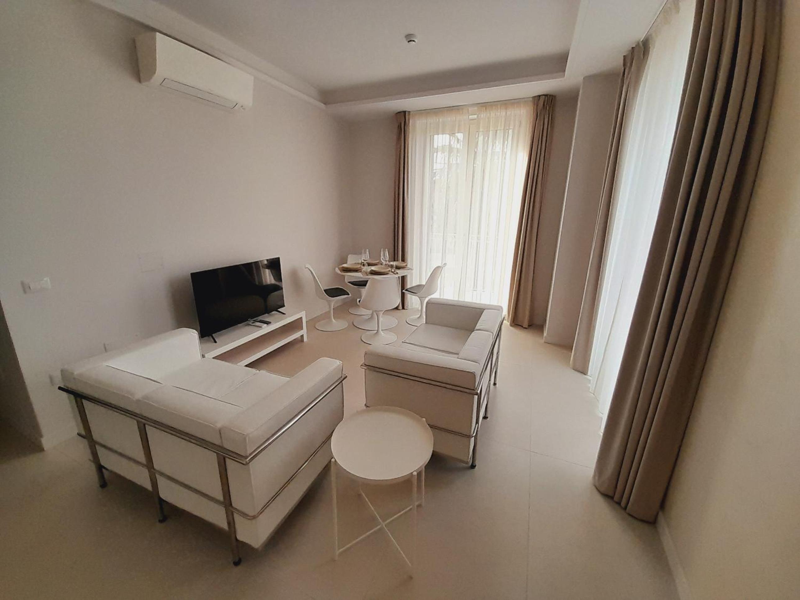 Apartment with Balcony photo 1