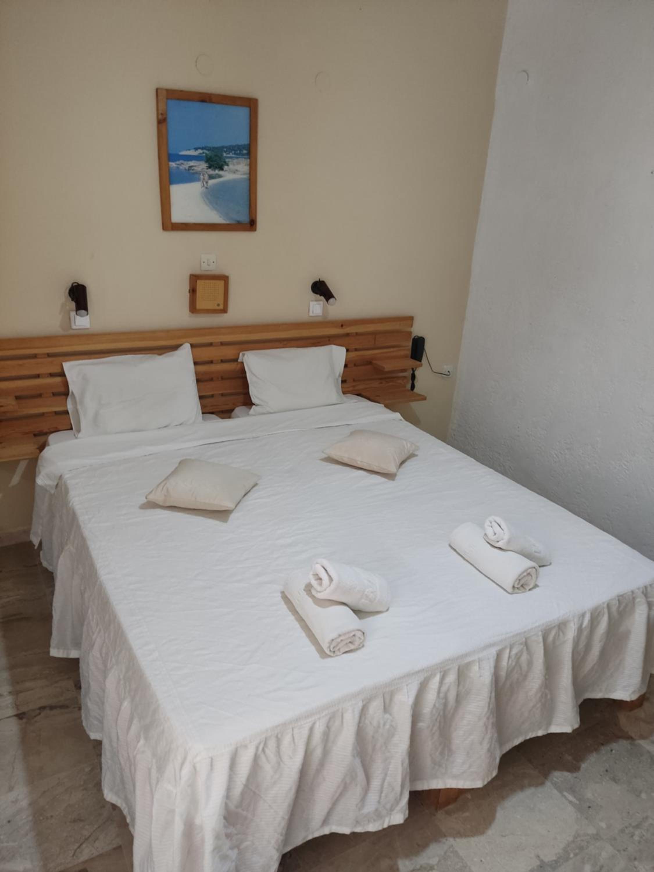 Double or Twin Room with Balcony - Photo 14