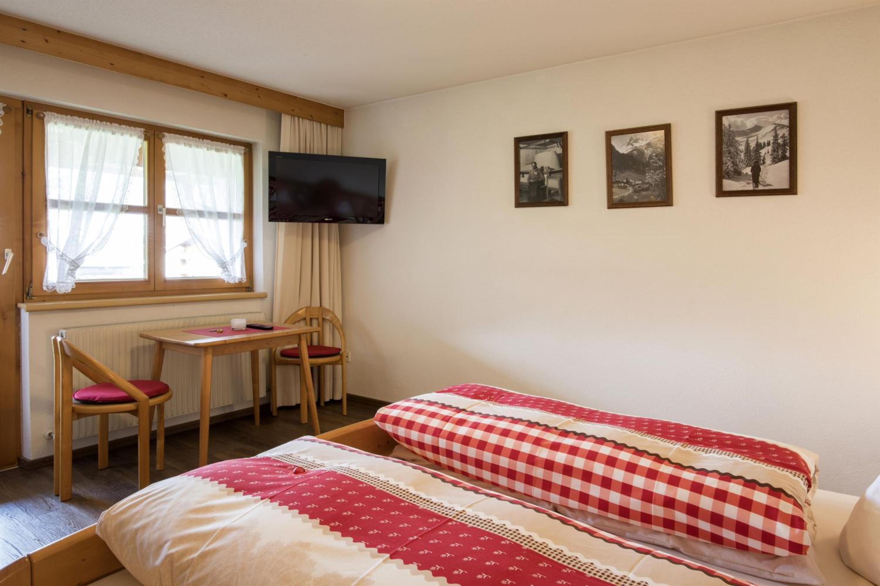 Deluxe Double Room with Shower photo 1