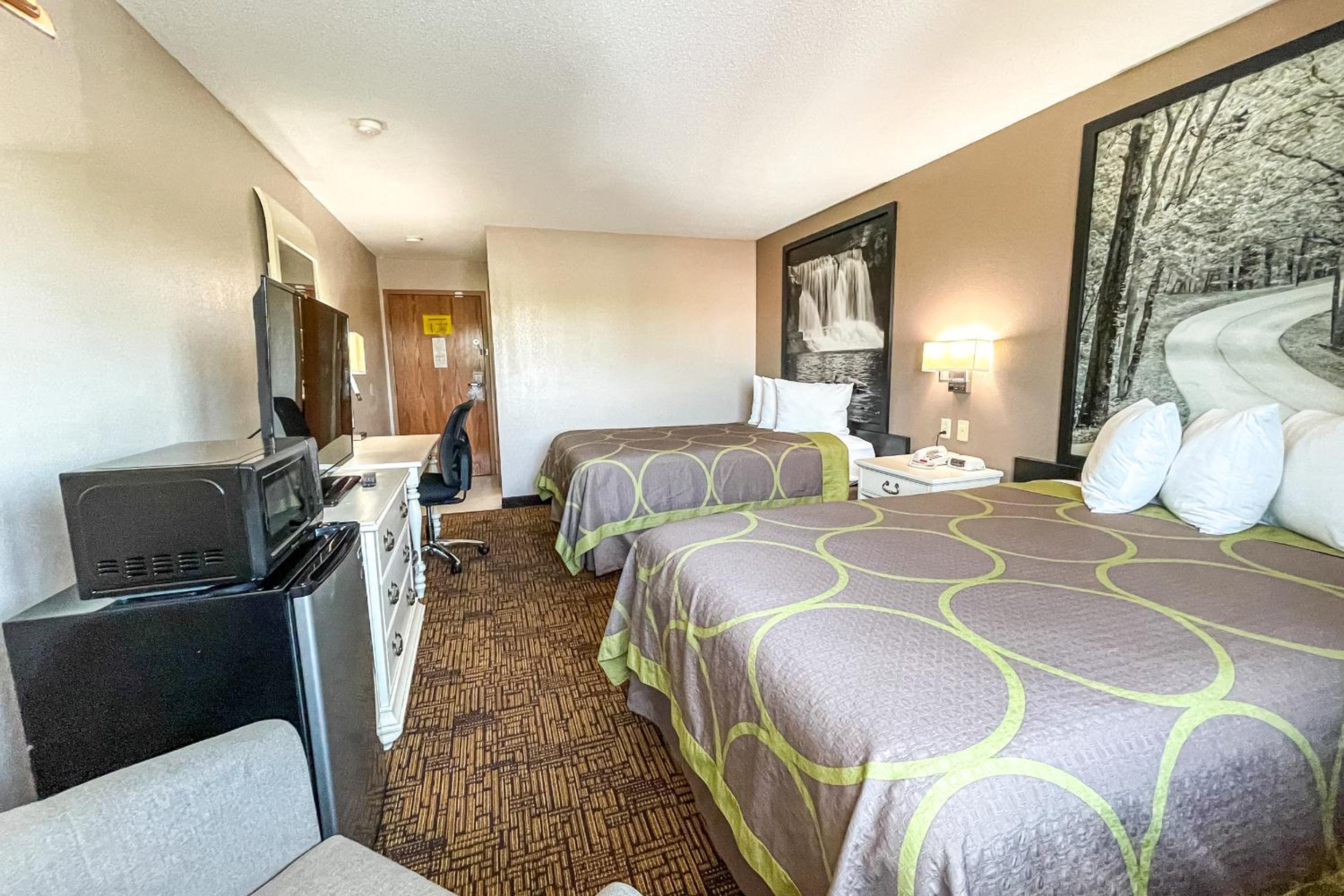 Double Room with Two Double Beds - Non-Smoking - Photo 2