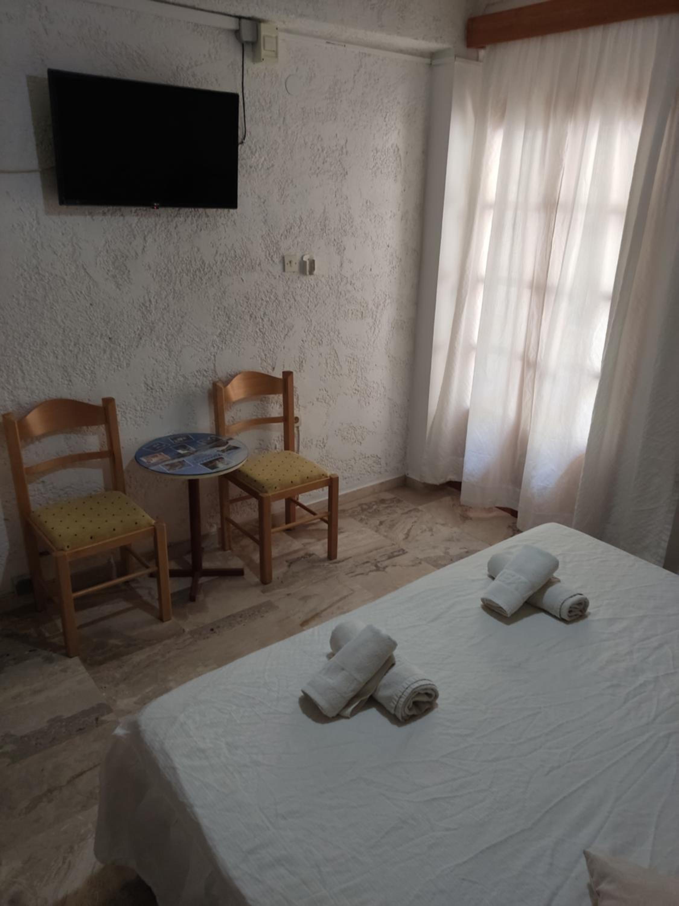 Double or Twin Room with Balcony - Photo 12