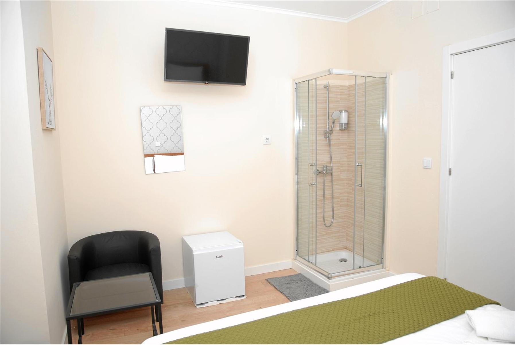 Double Room with Shared Bathroom photo 3