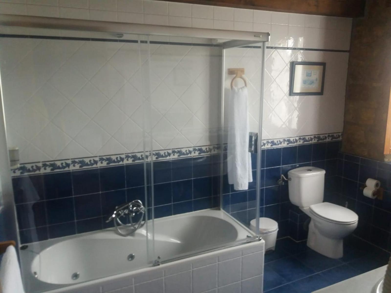 Double Room with Spa Bath photo 2