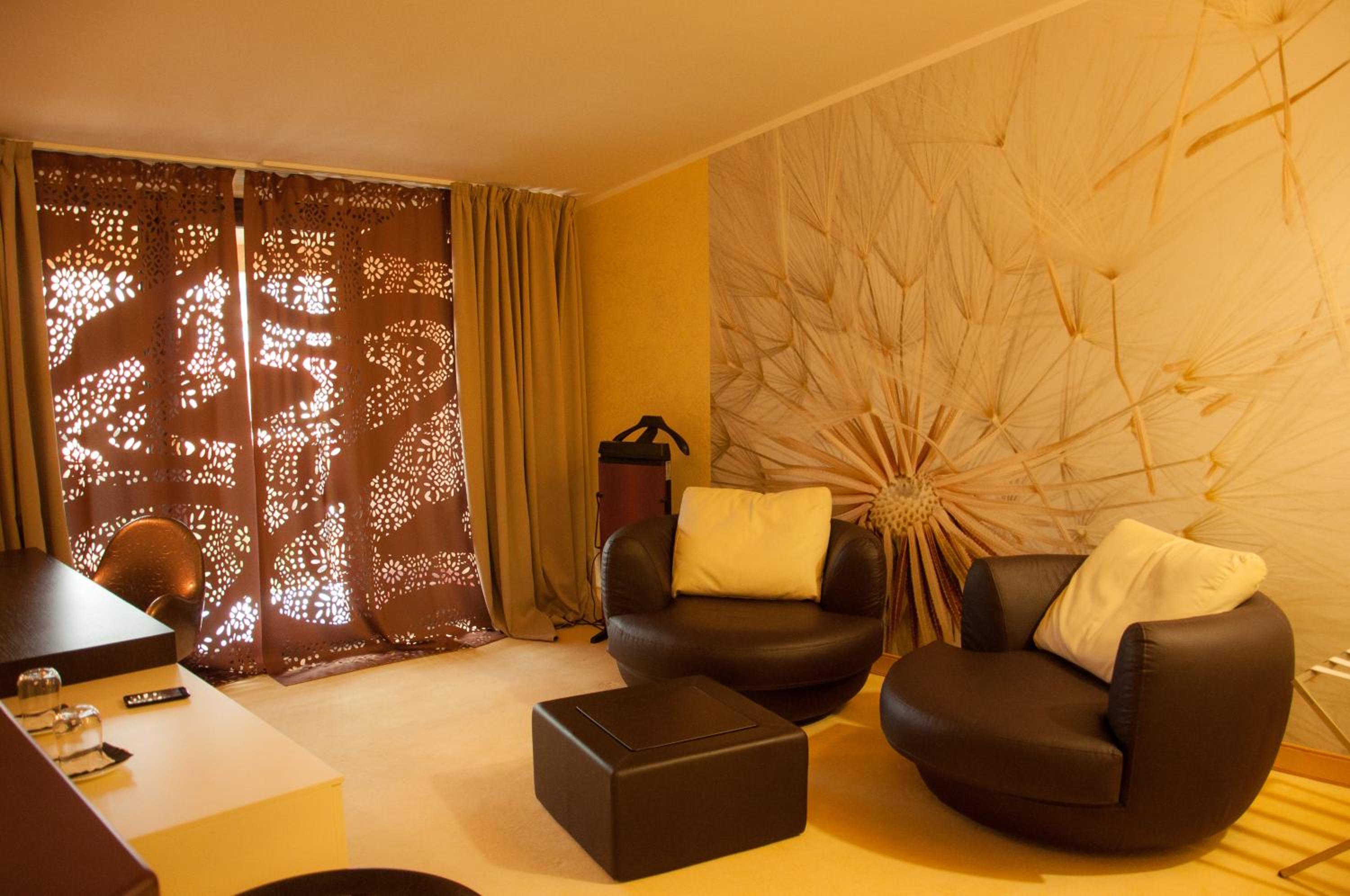 Suite - Photo 11
