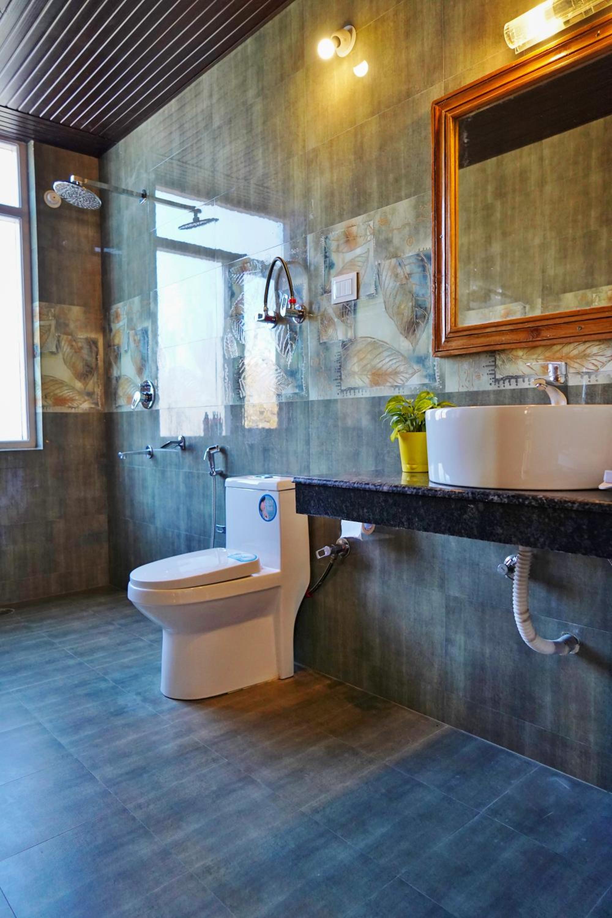 Double Room with Mountain View - Welcome Drink, Complimentary 2pcs Laundry, Late Check out upto 2hrs - Photo 4