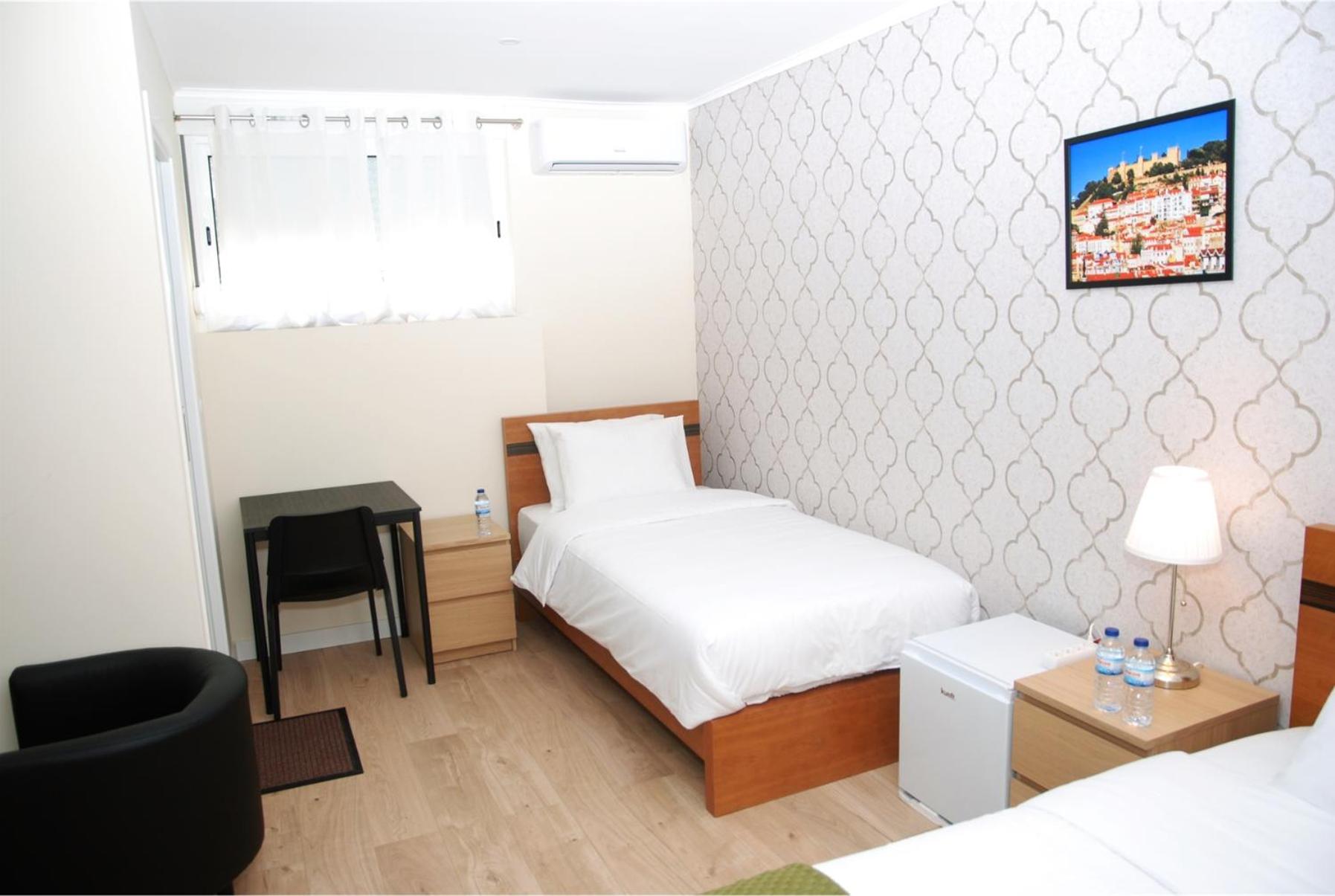 Triple Room with Private Bathroom photo 2