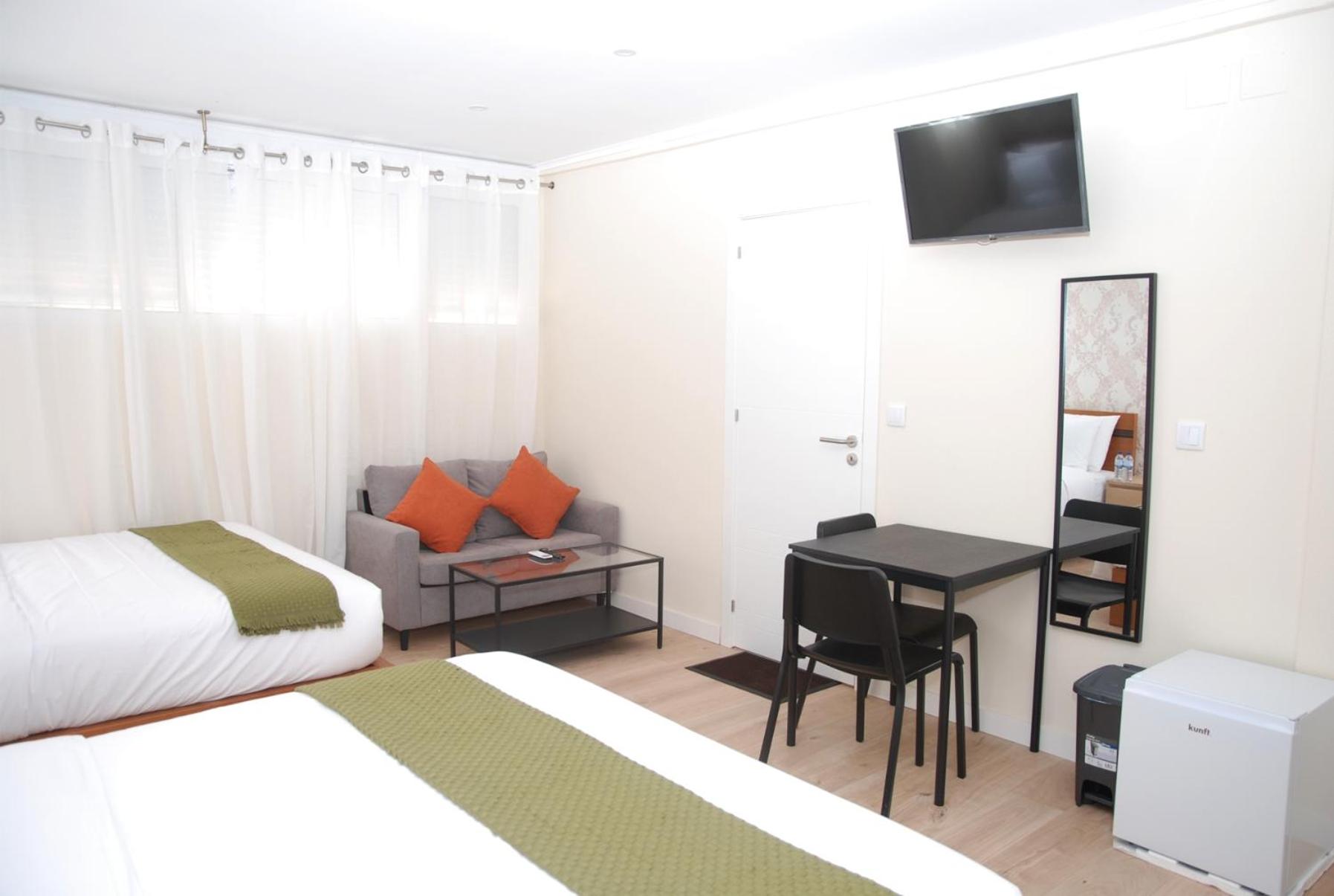 Quadruple Room with Private Bathroom photo 2