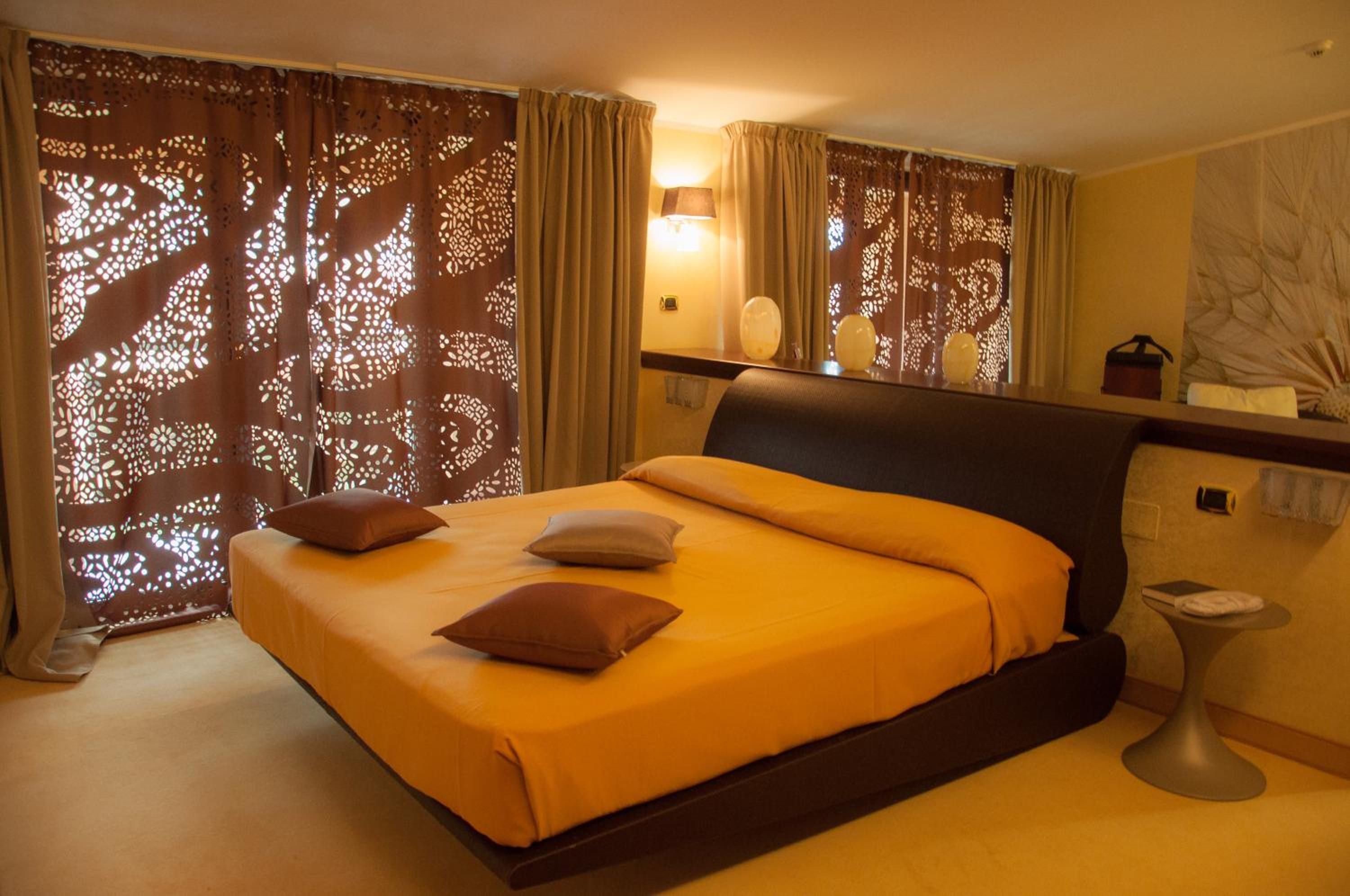Suite - Photo 13