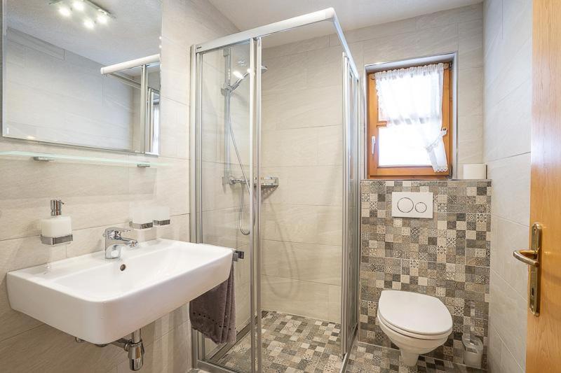 Apartment with Shower photo 3
