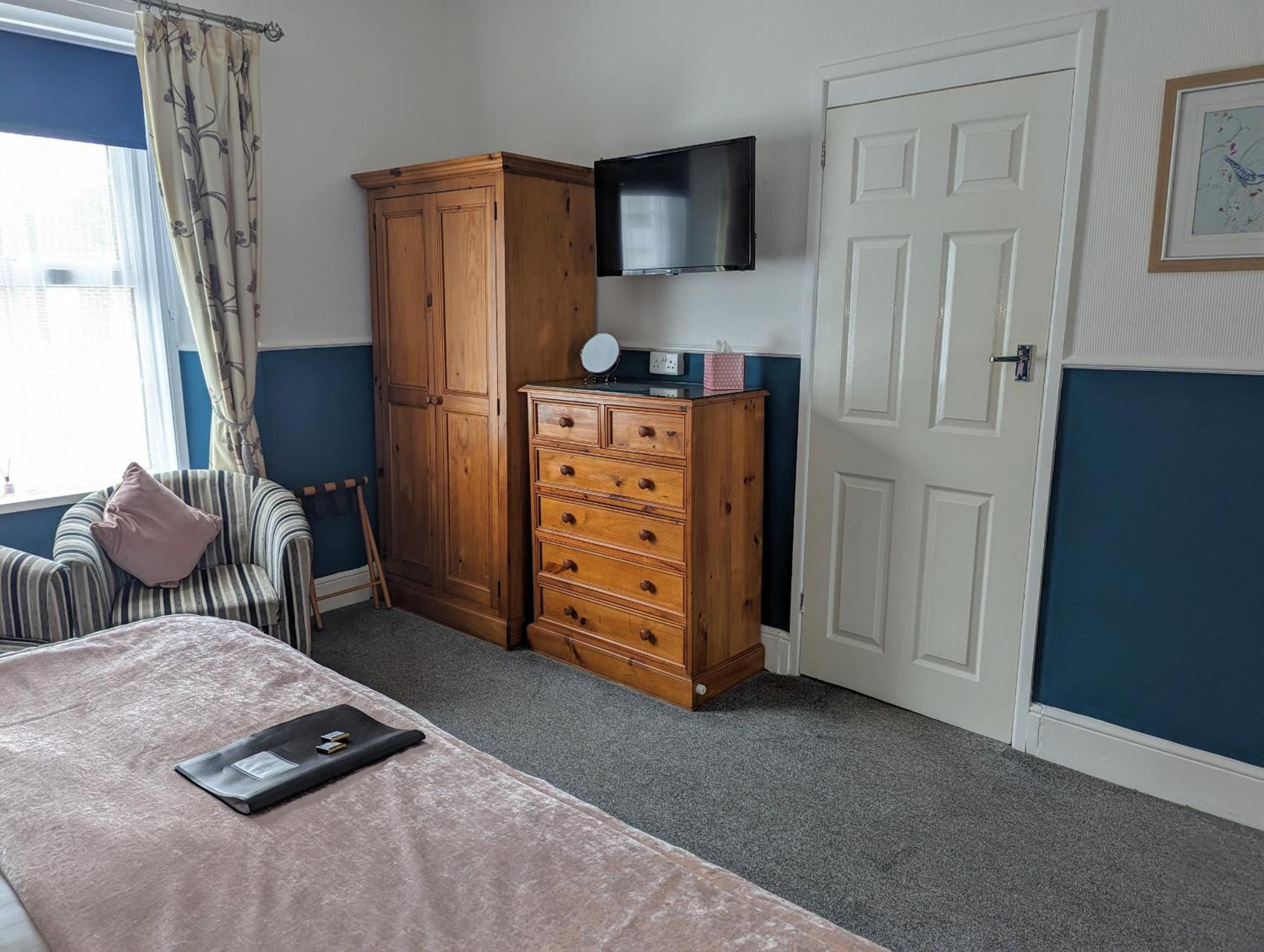 Deluxe King Room - Photo 2