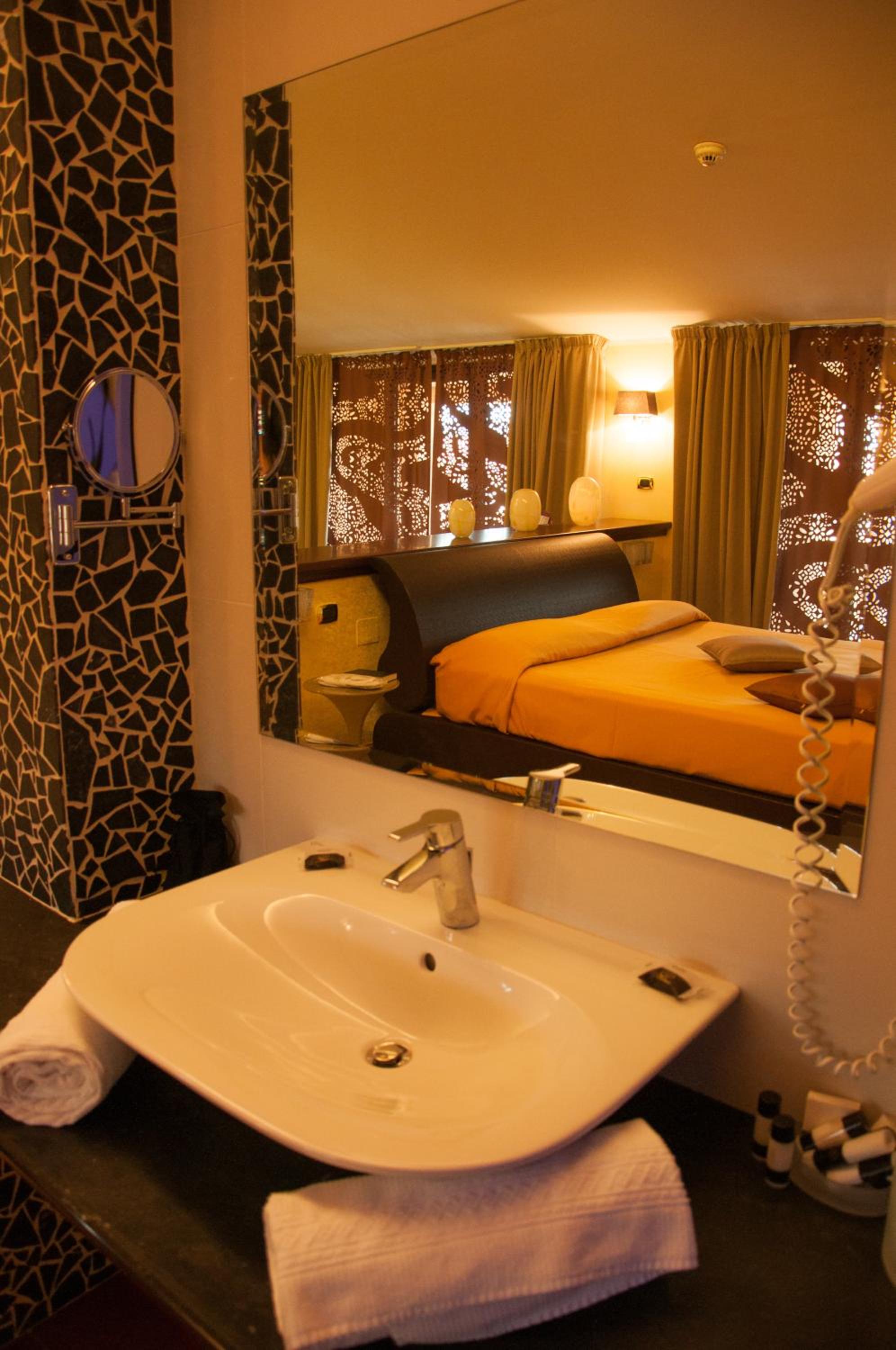 Suite - Photo 8