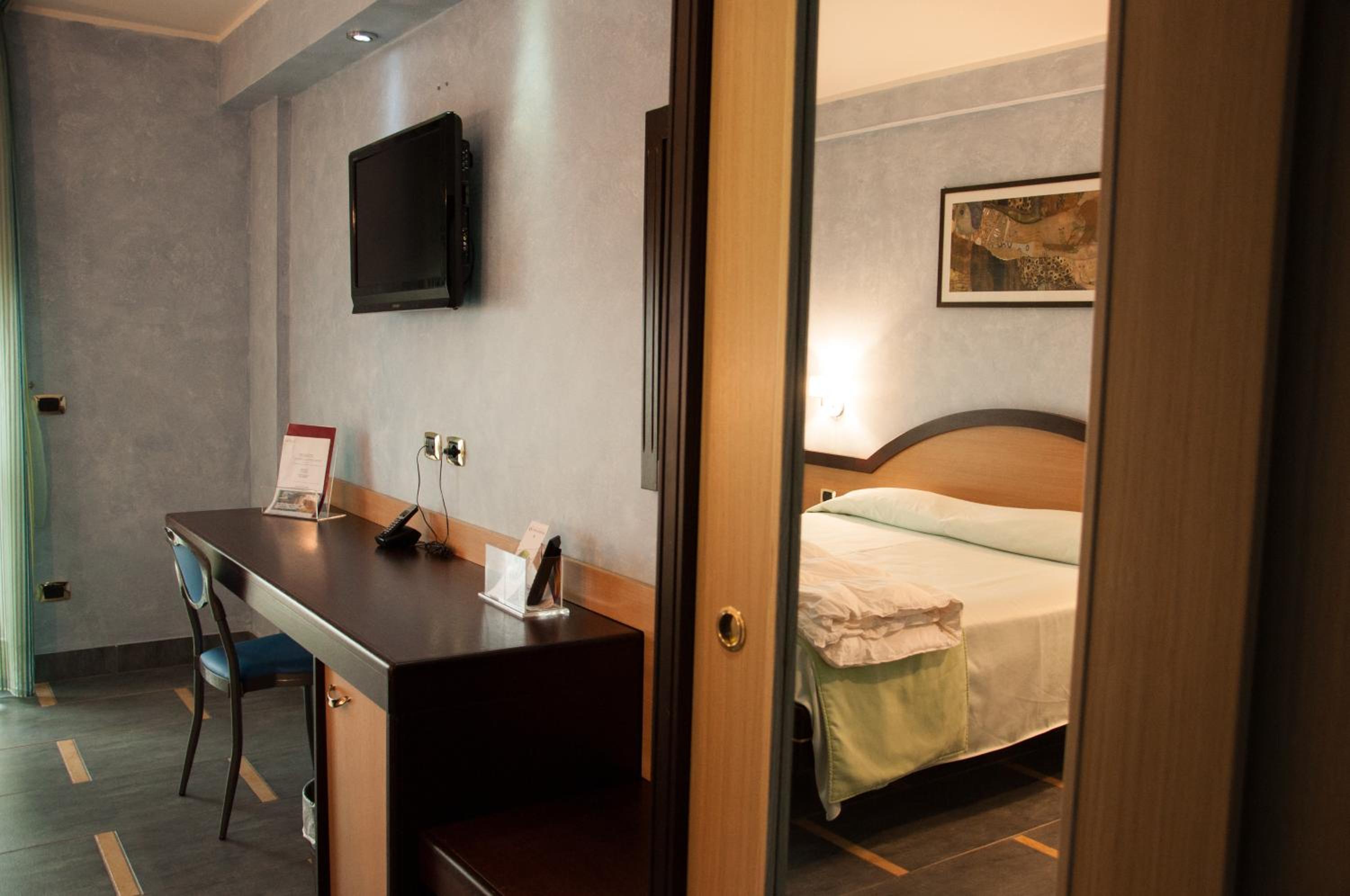 Double Room - Photo 15