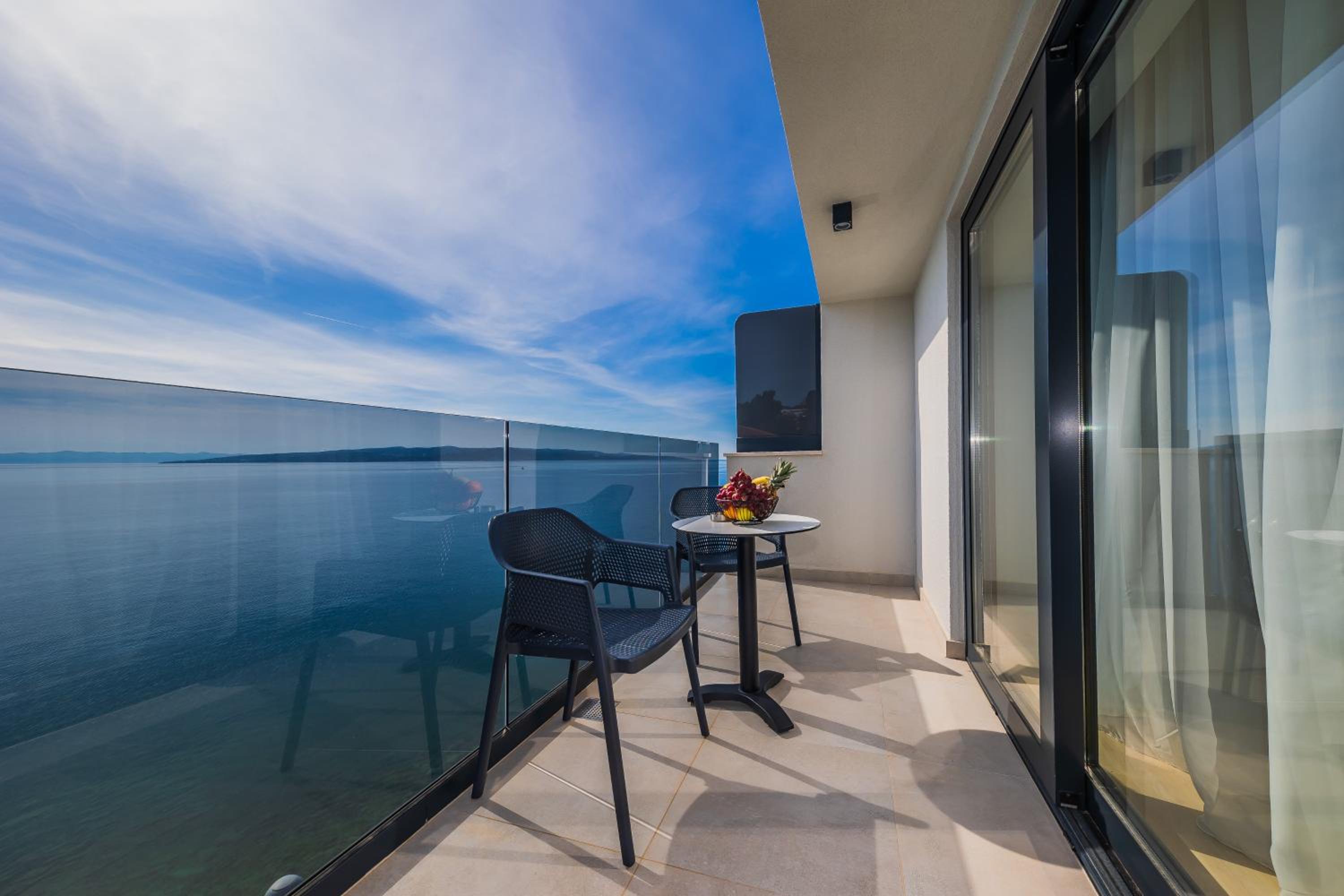 Deluxe Double Room with Sea View - Photo 3