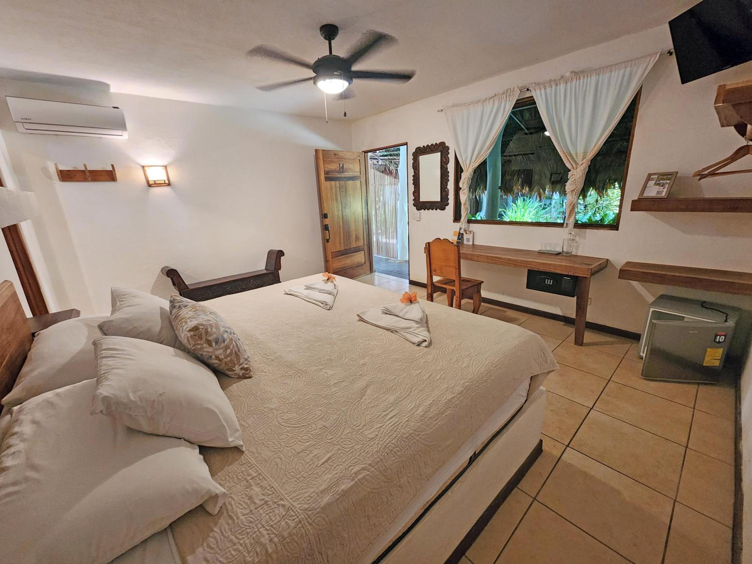 King Room with Garden View - Photo 18