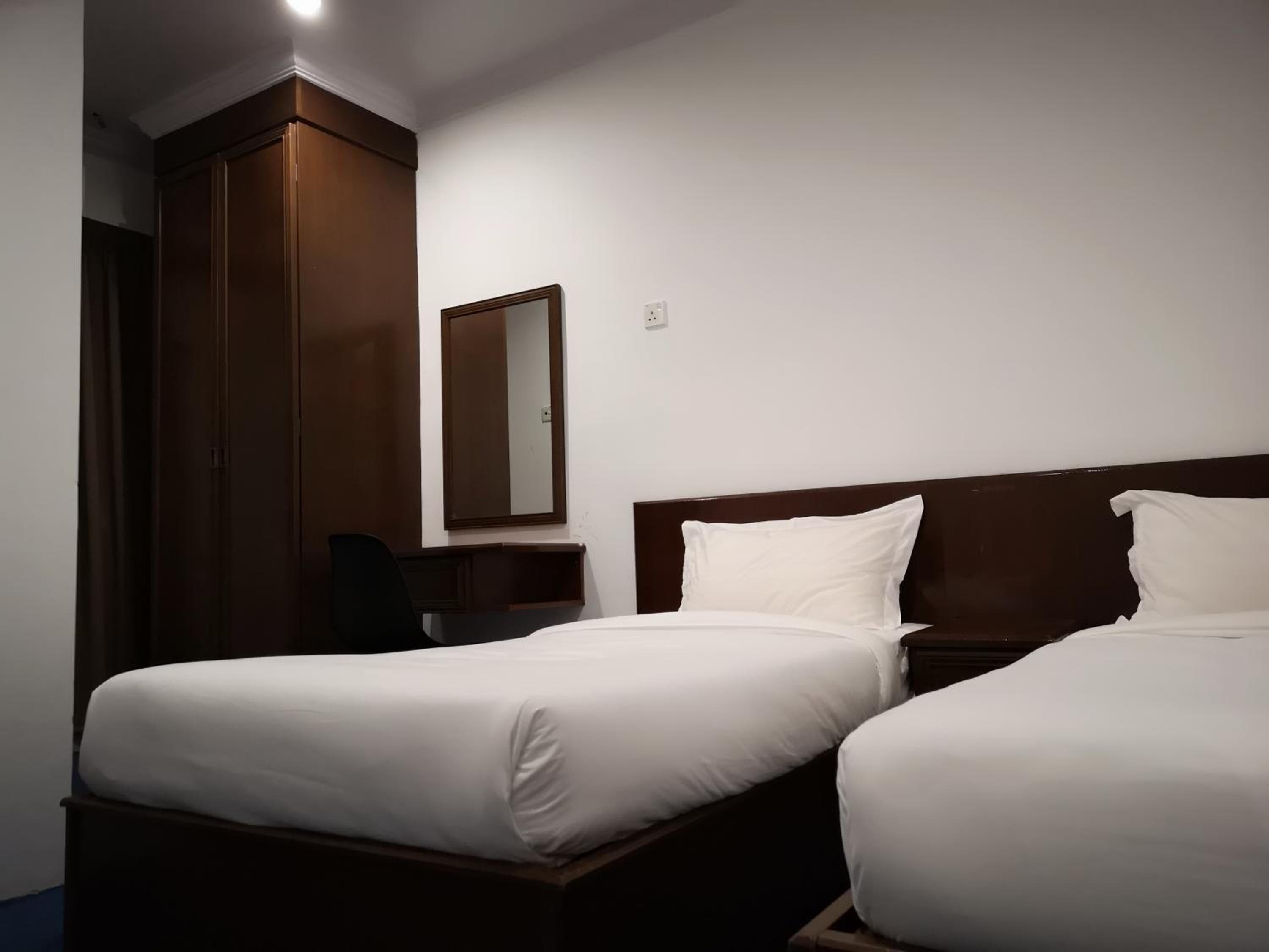 Twin Room with Private Bathroom