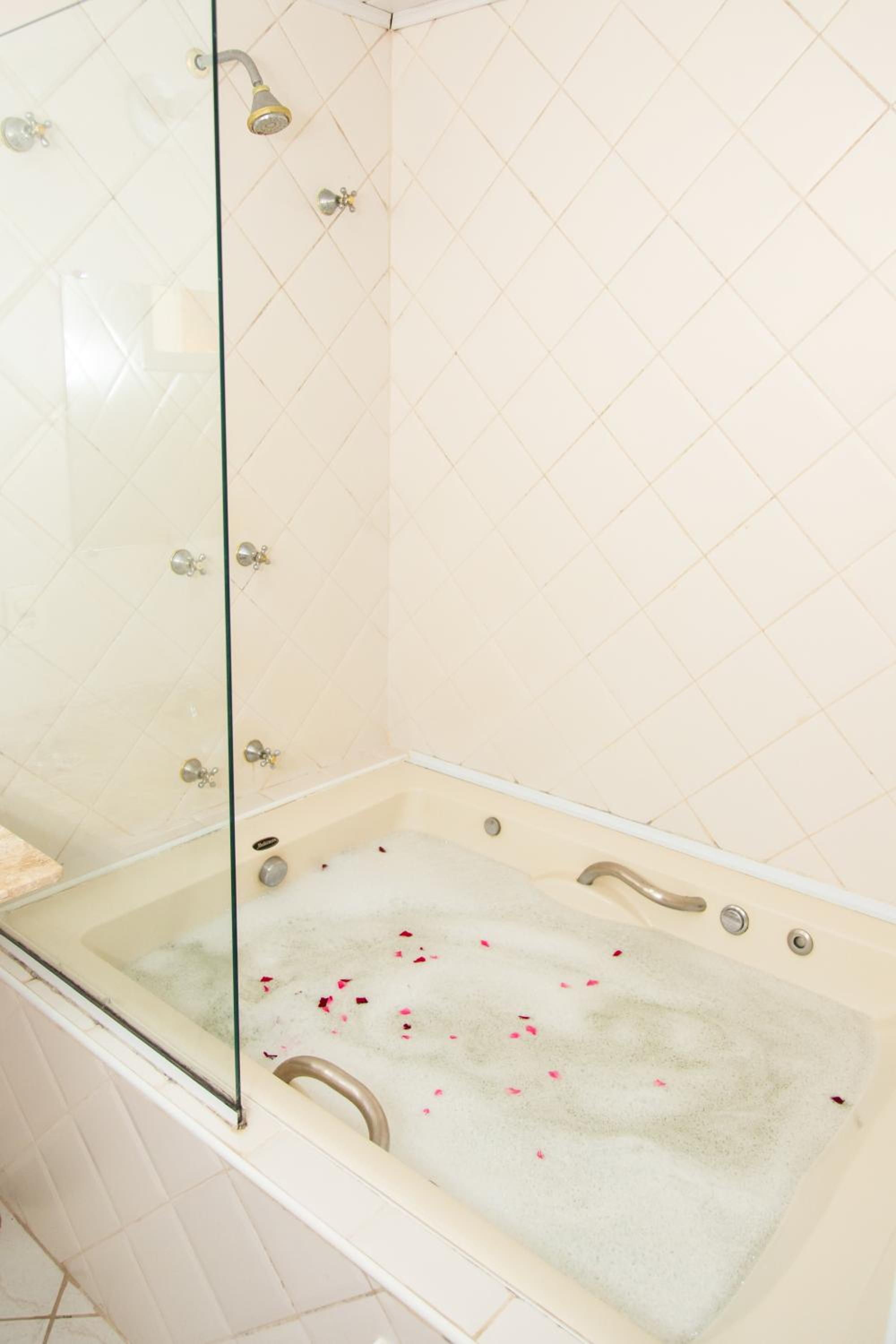 Suite with Spa Bath photo 3
