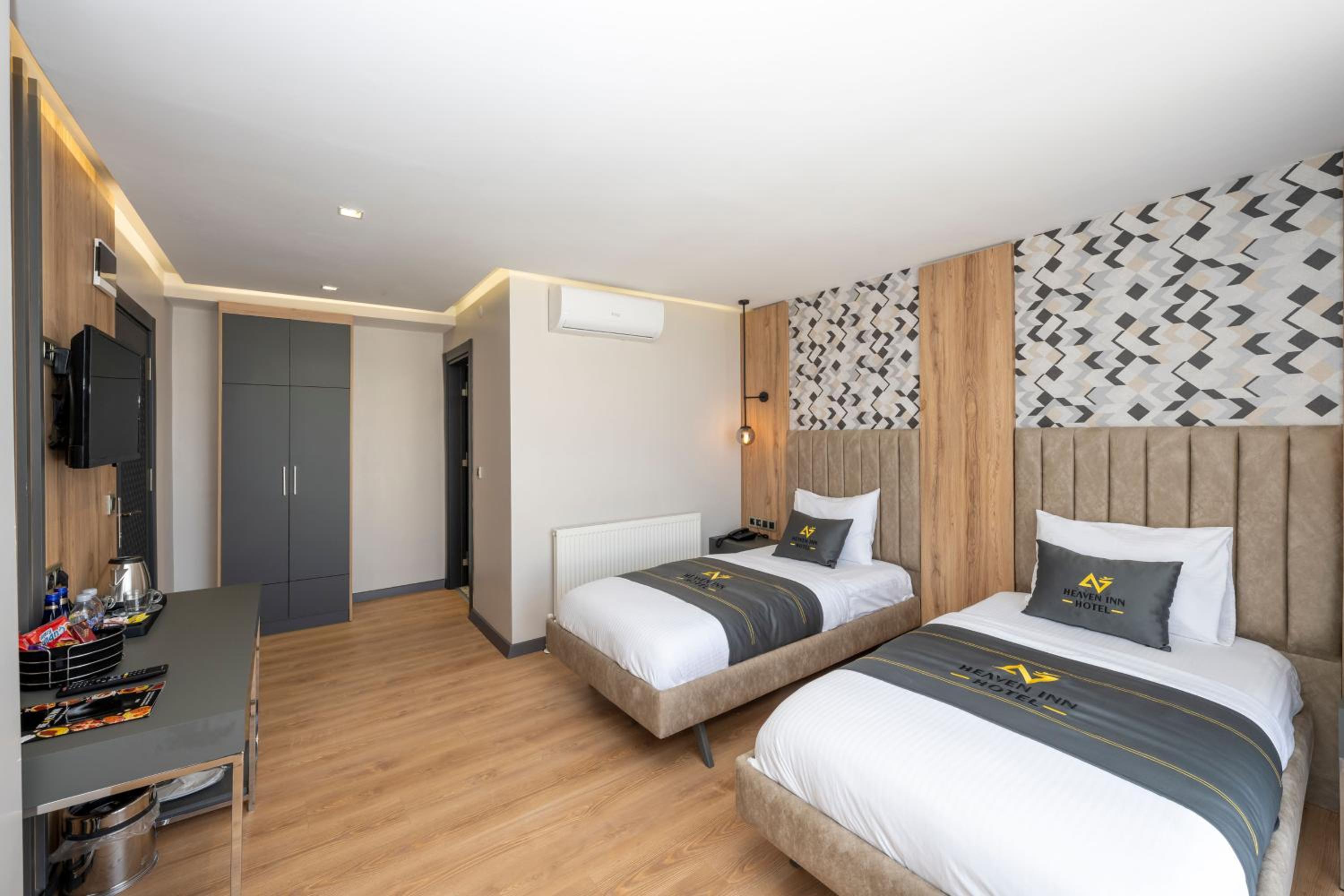 Deluxe Twin Room photo 3