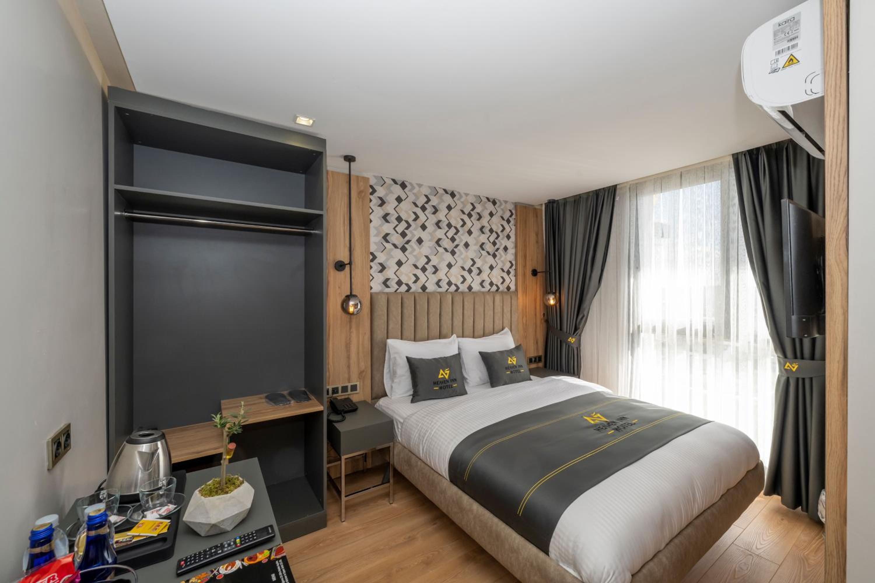Deluxe Double Room - Photo 9