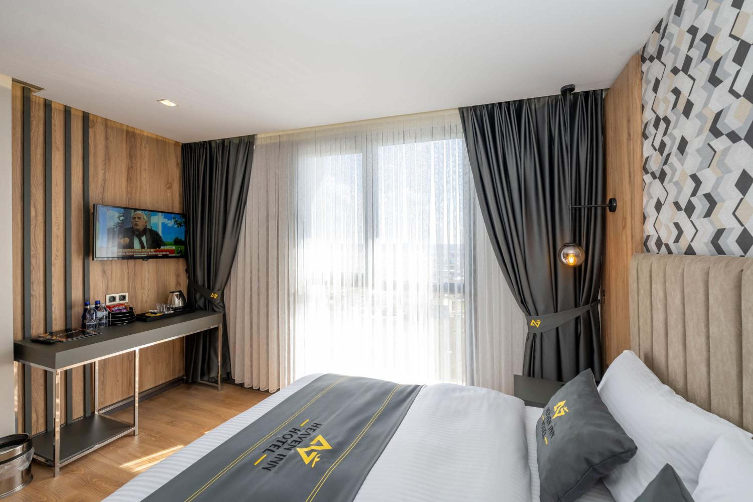 Deluxe Double Room - Photo 10