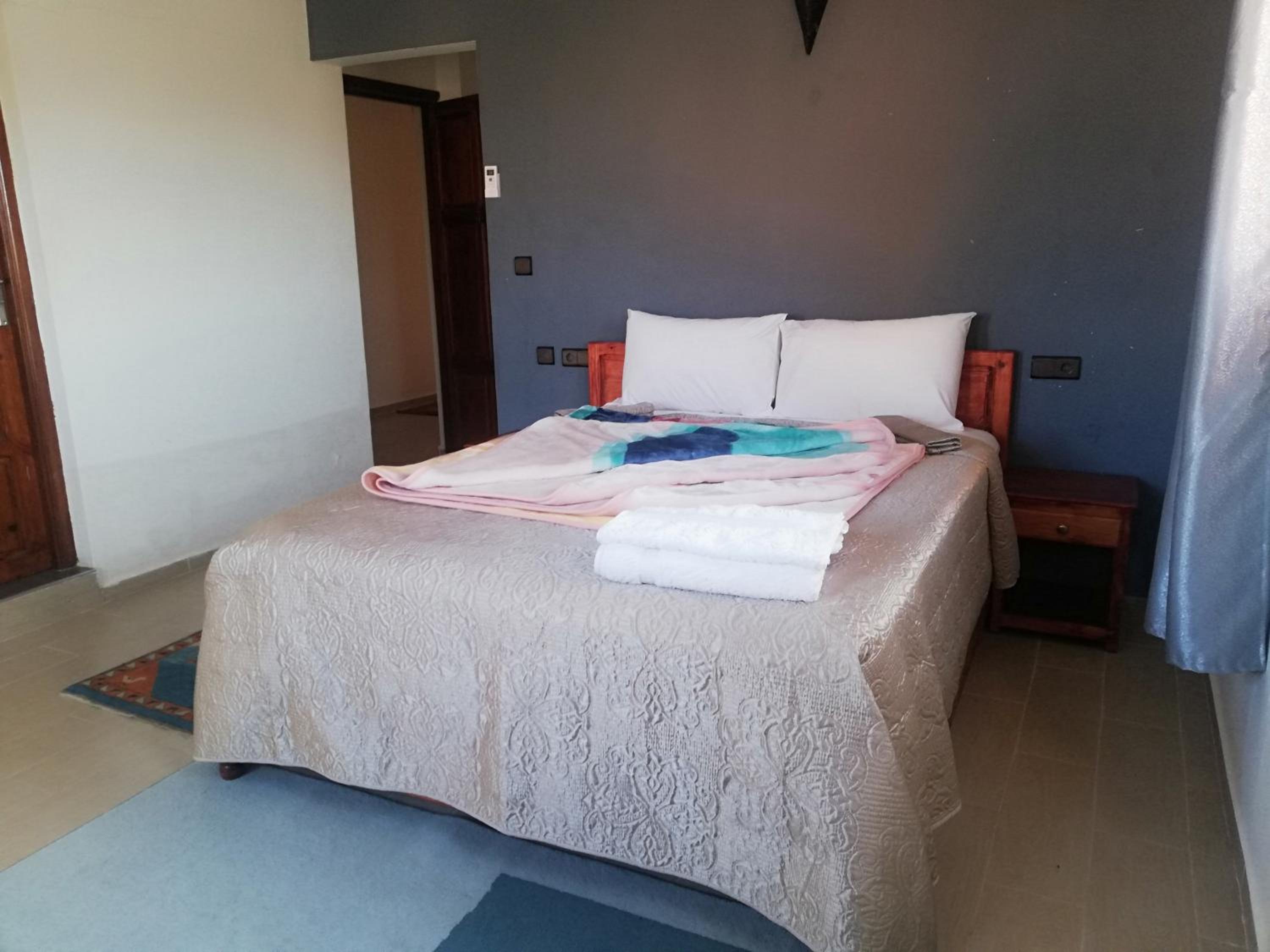 Double Room with Private Bathroom - Photo 11