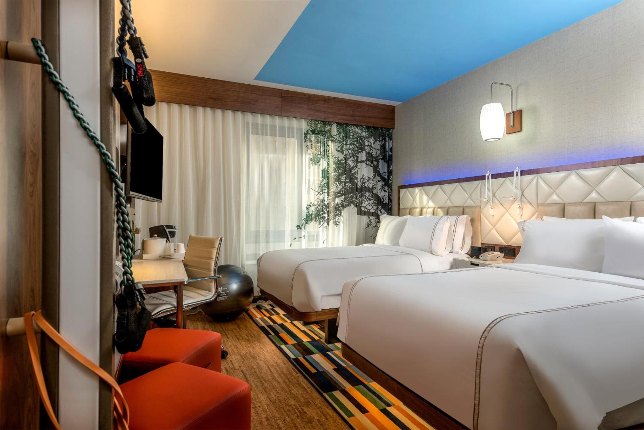 Standard Double Room with Two Double Beds and Accessible Tub - Mobility Access thumbnail 5