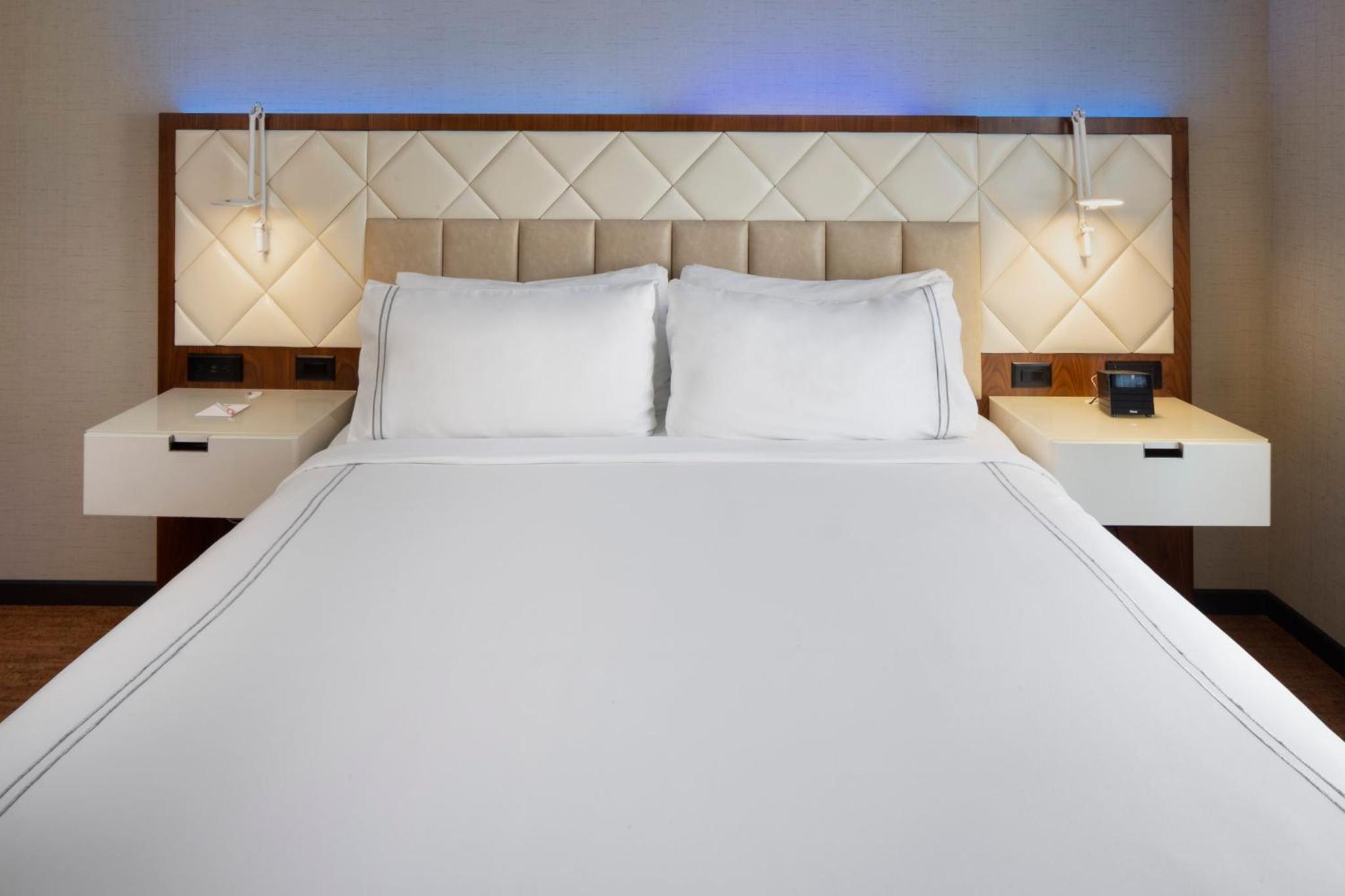 Premium Corner King Room