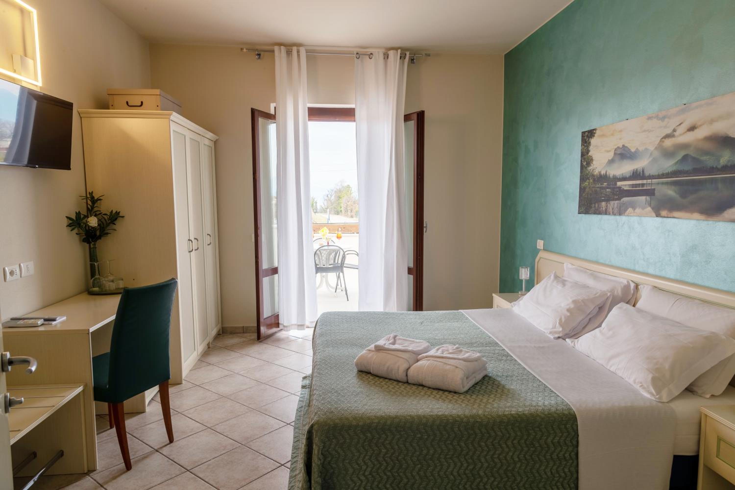 Double or Twin Room with Terrace photo 2