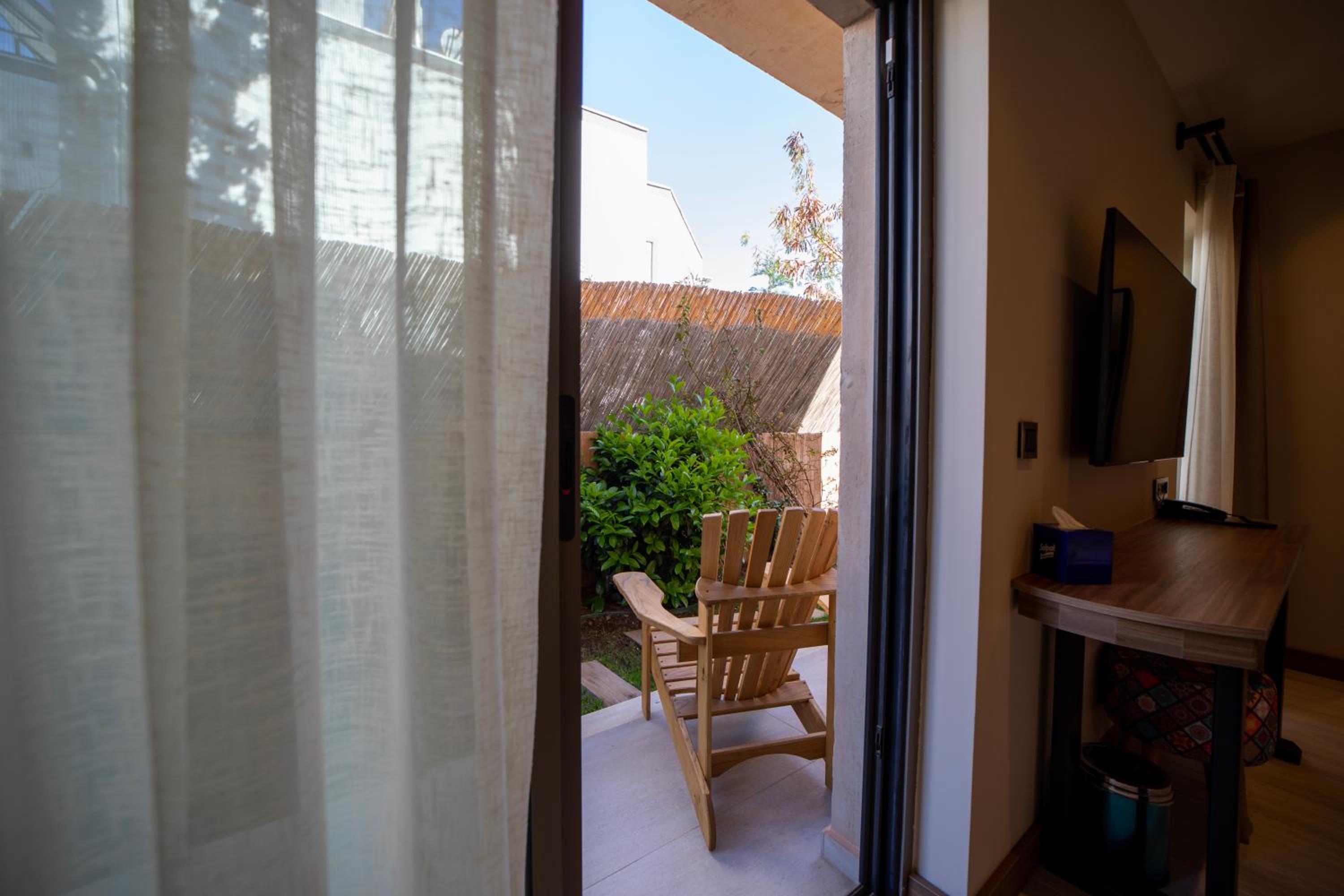 Deluxe Double or Twin Room - Photo 12