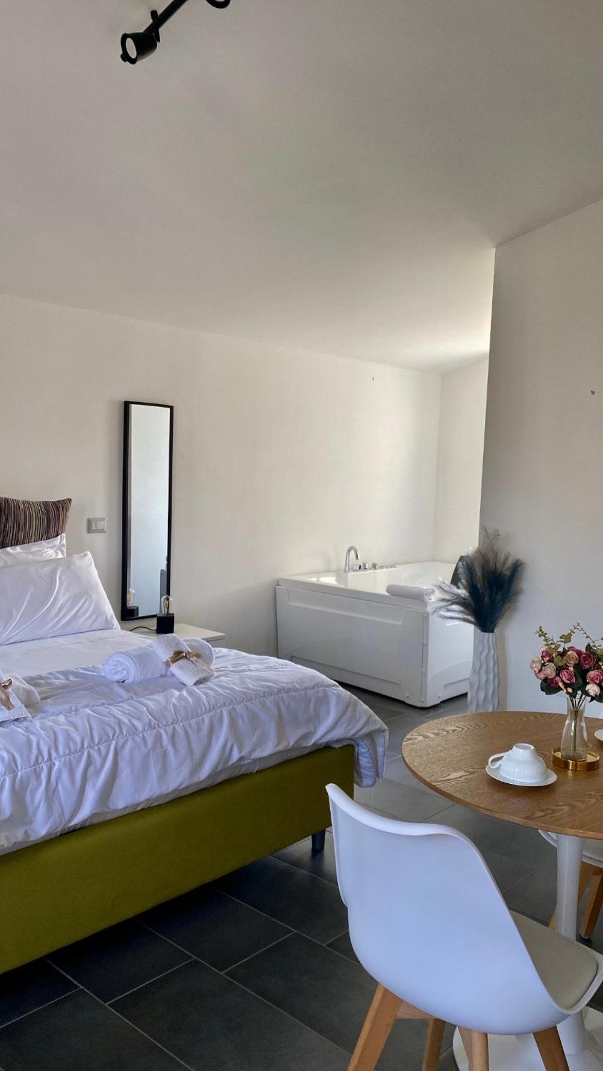 Suite with Spa Bath photo 1