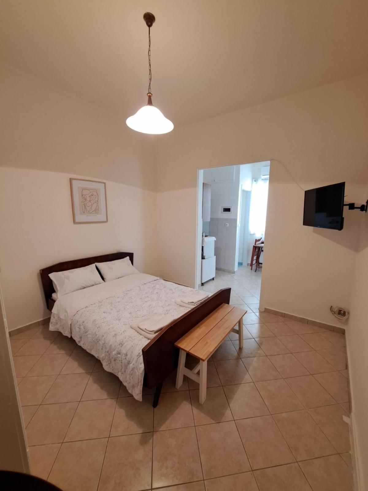 One-Bedroom Apartment photo 1