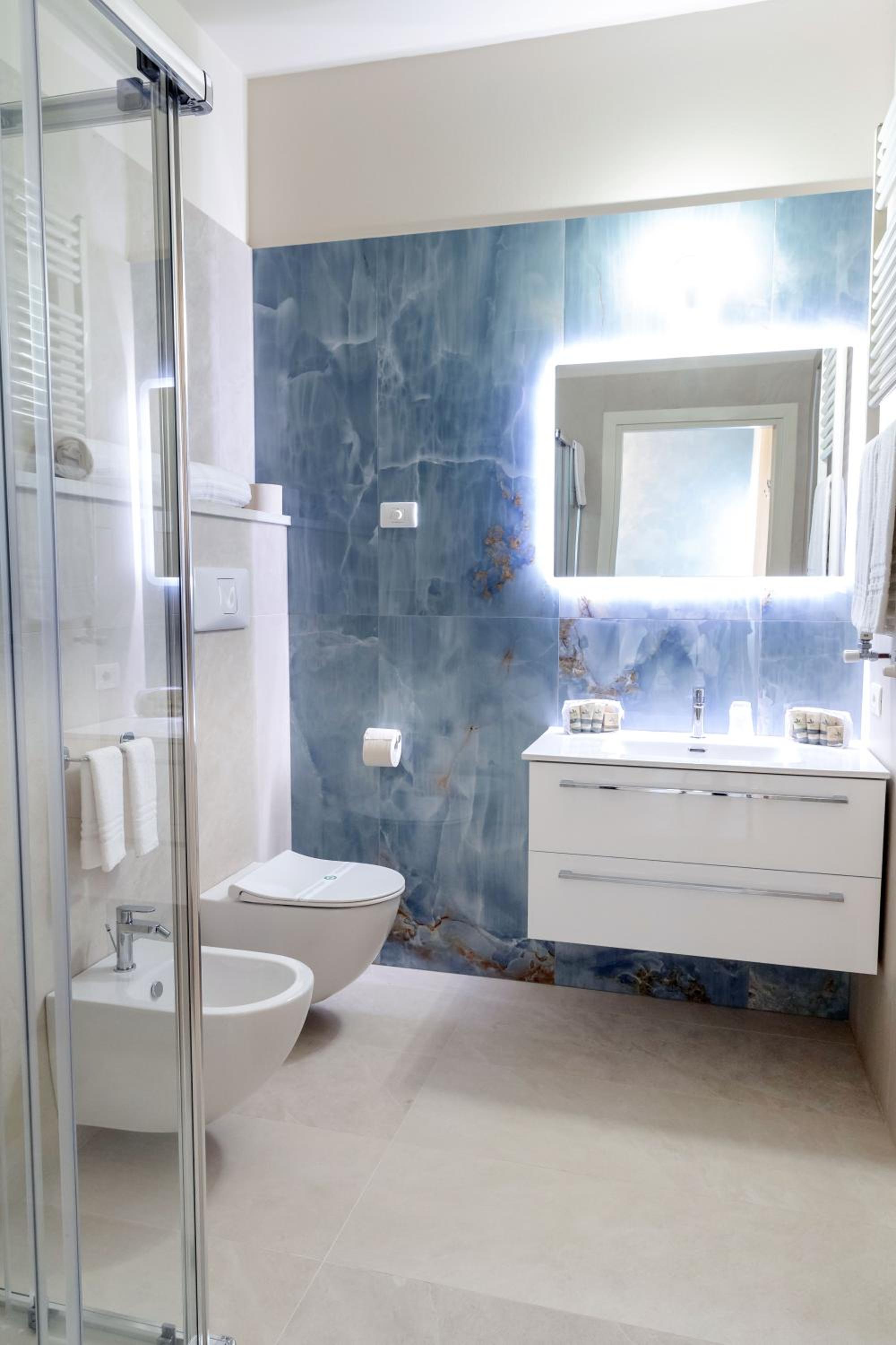 Double or Twin Room photo 2