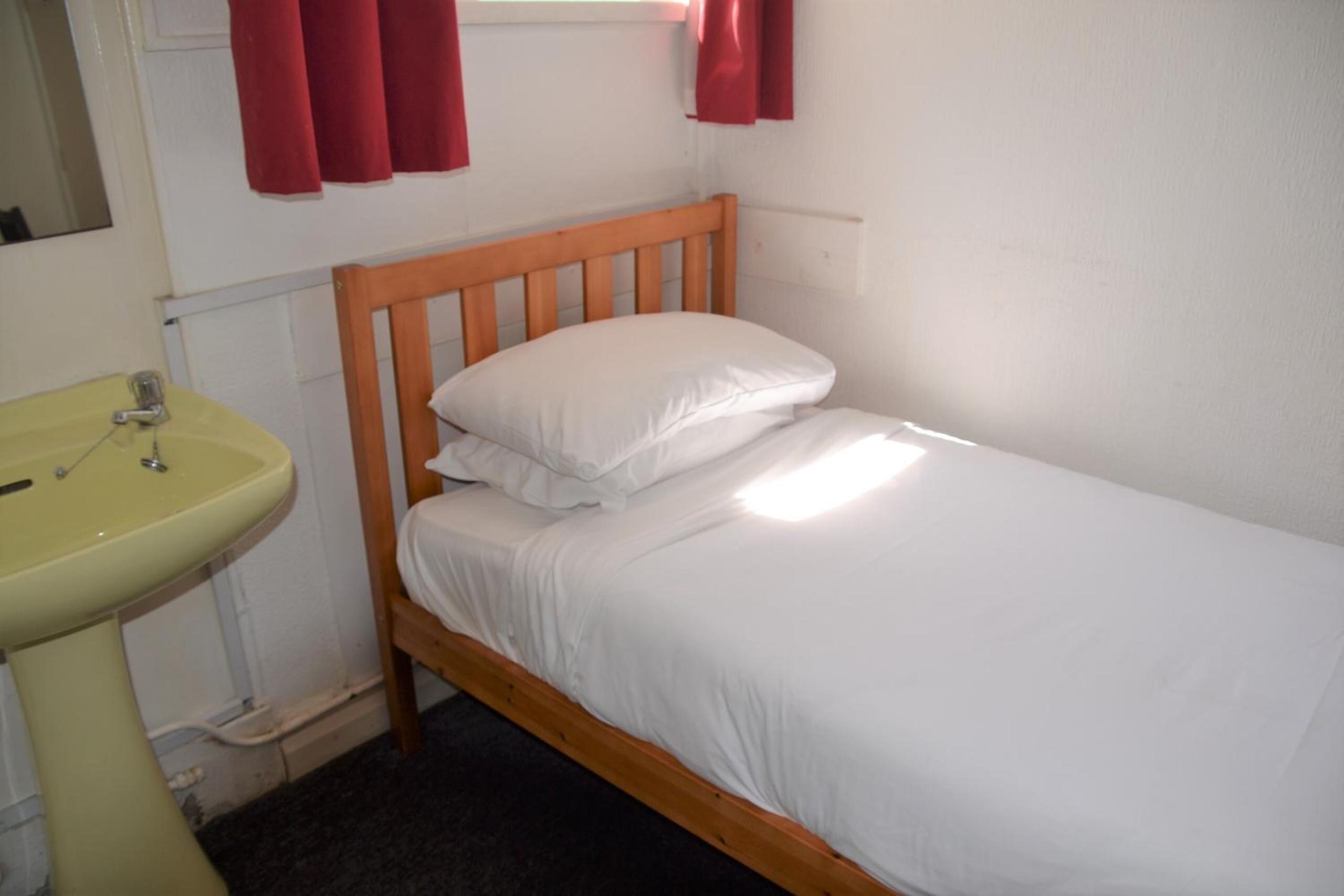Budget single with shared bathroom