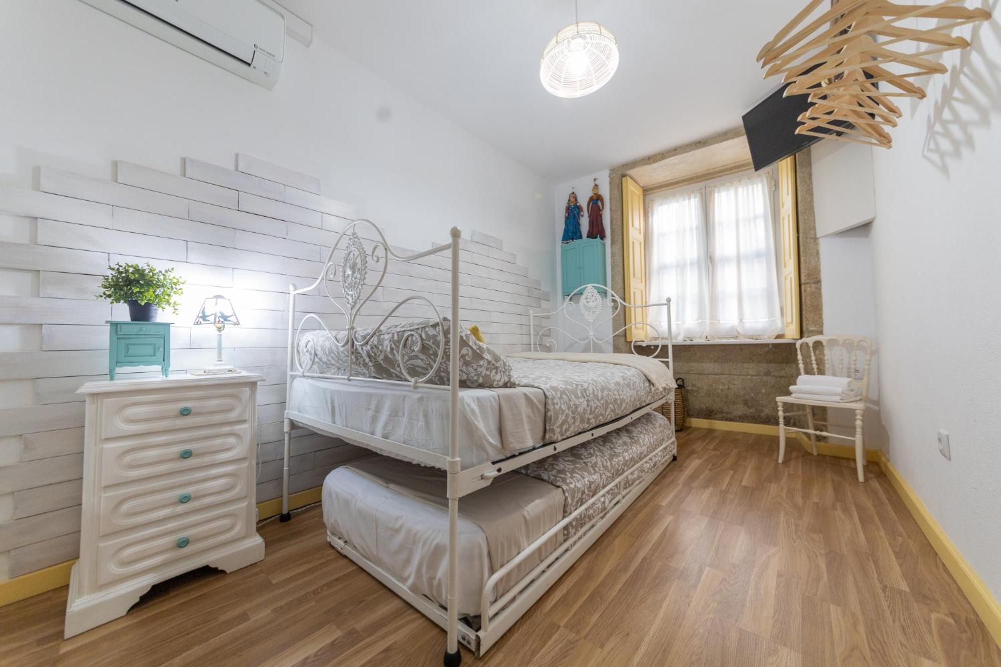 Twin Room with Private External Bathroom - Photo 5