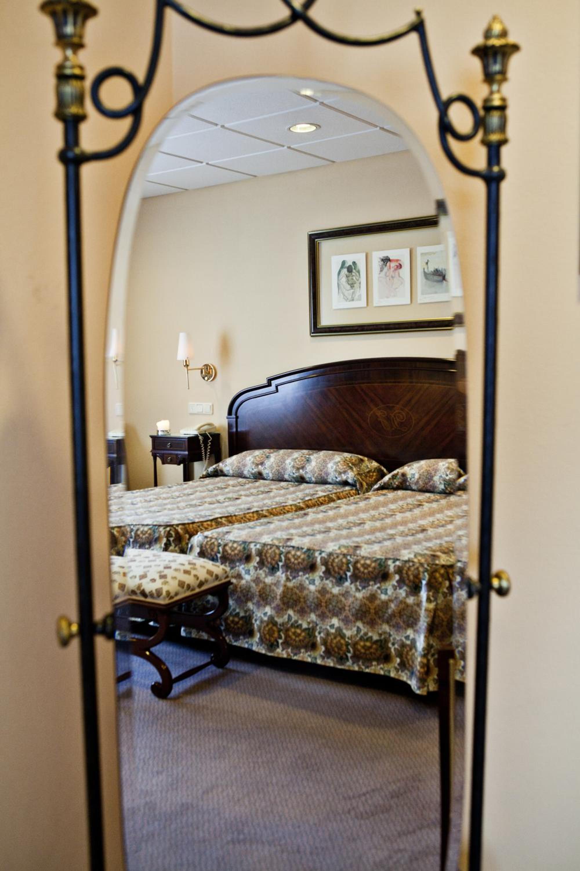 Deluxe Suite with Spa Bath - Photo 1