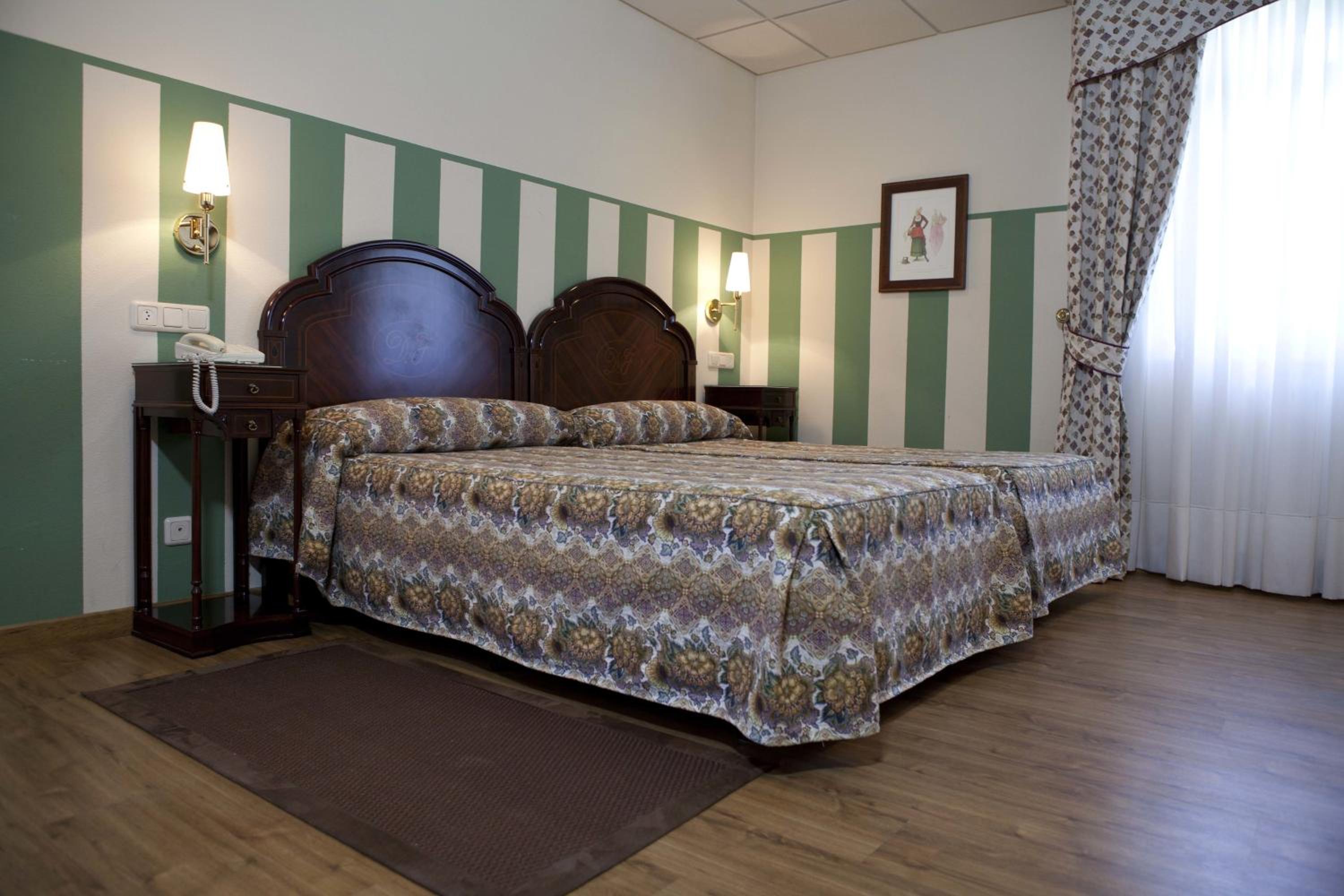 Double or Twin Room - Photo 9