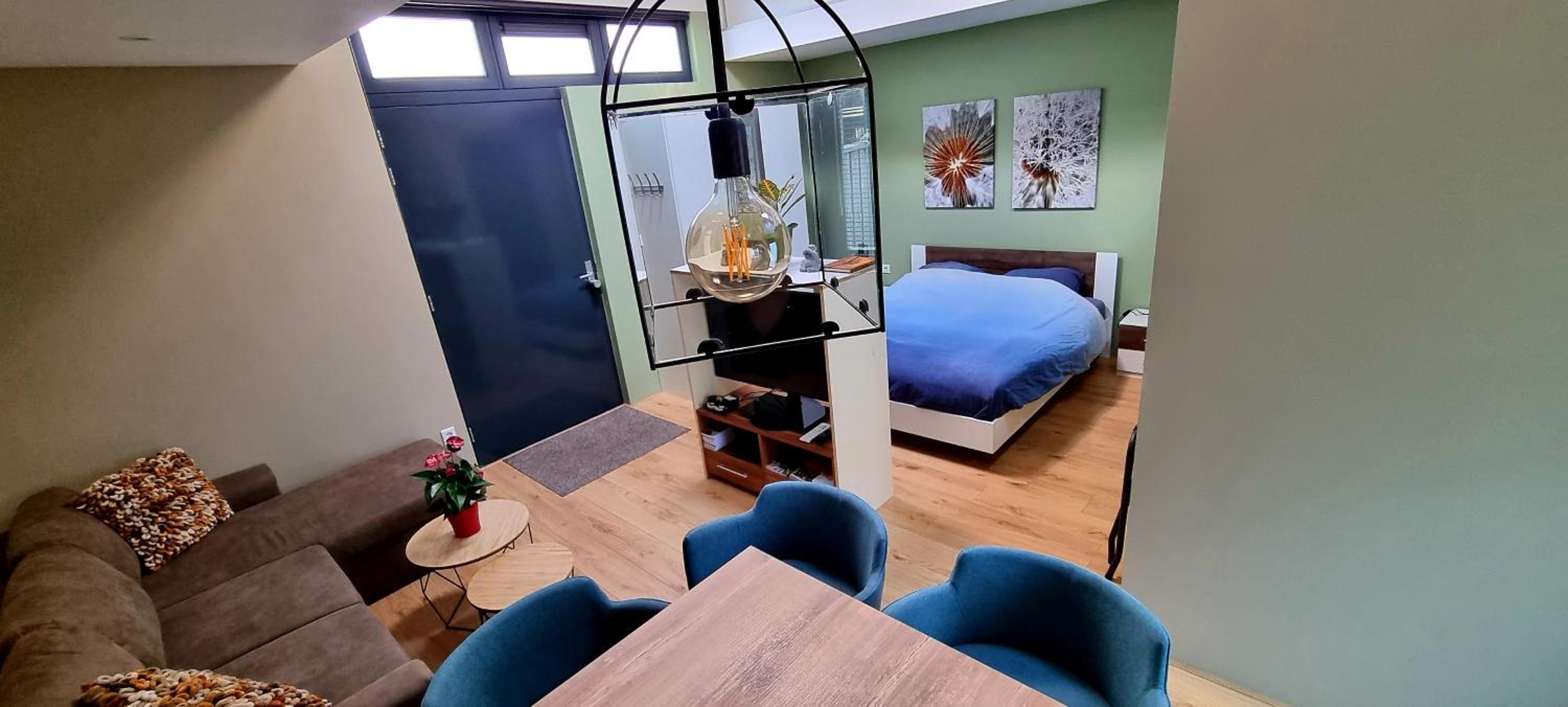 One-Bedroom Apartment - Photo 1