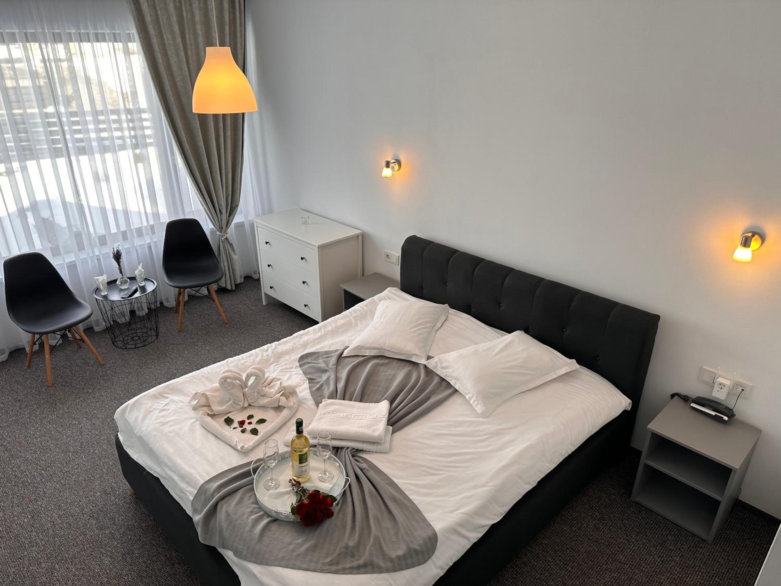 Double Room with Private Bathroom photo 1
