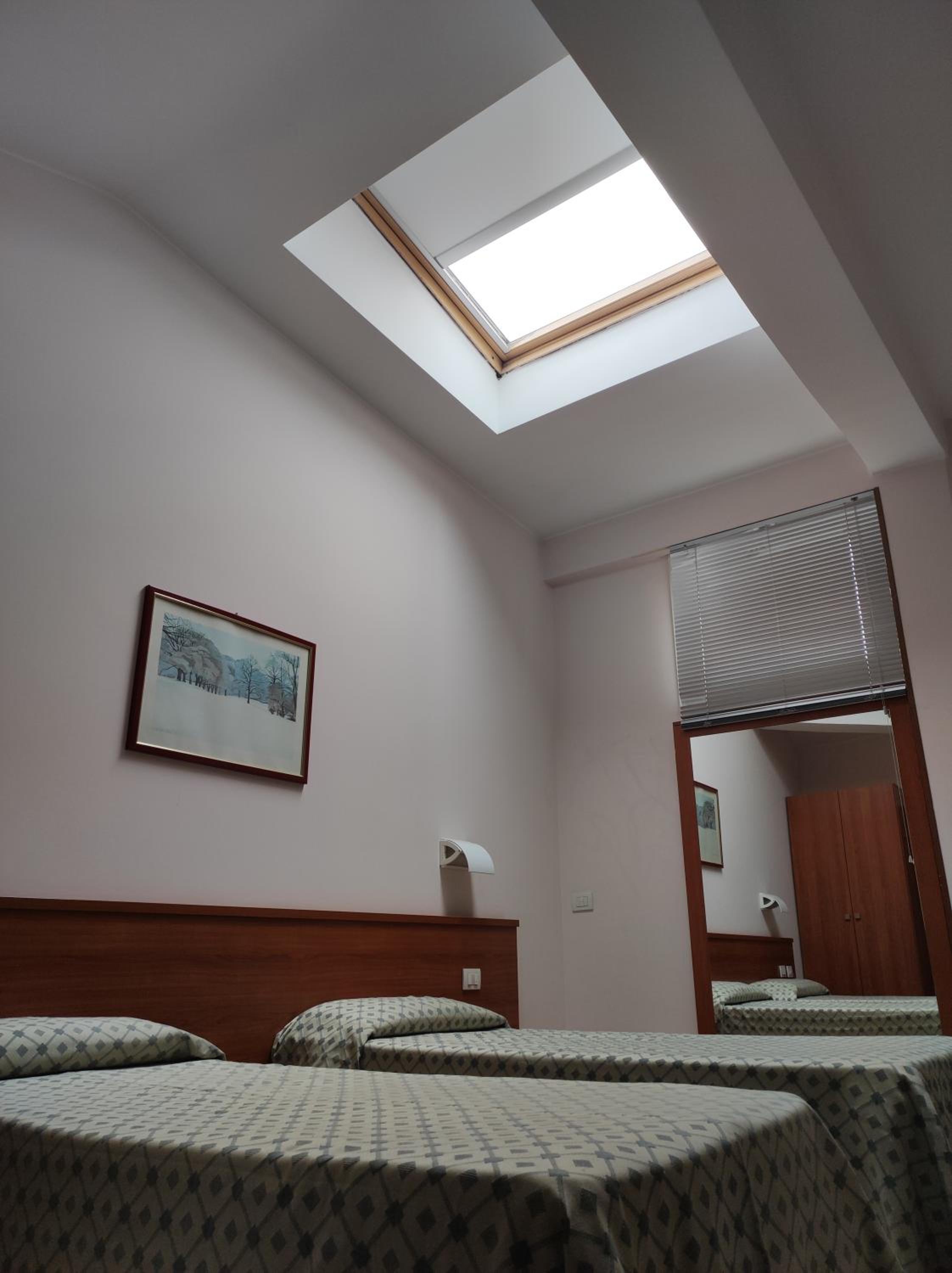 Economy Twin Room - Photo 1