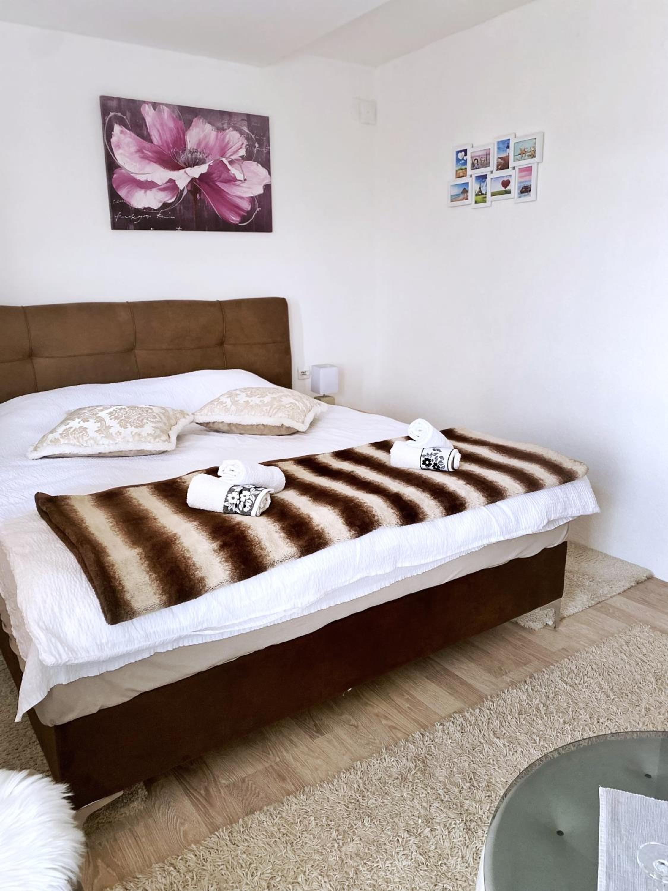 One-Bedroom Apartment photo 2