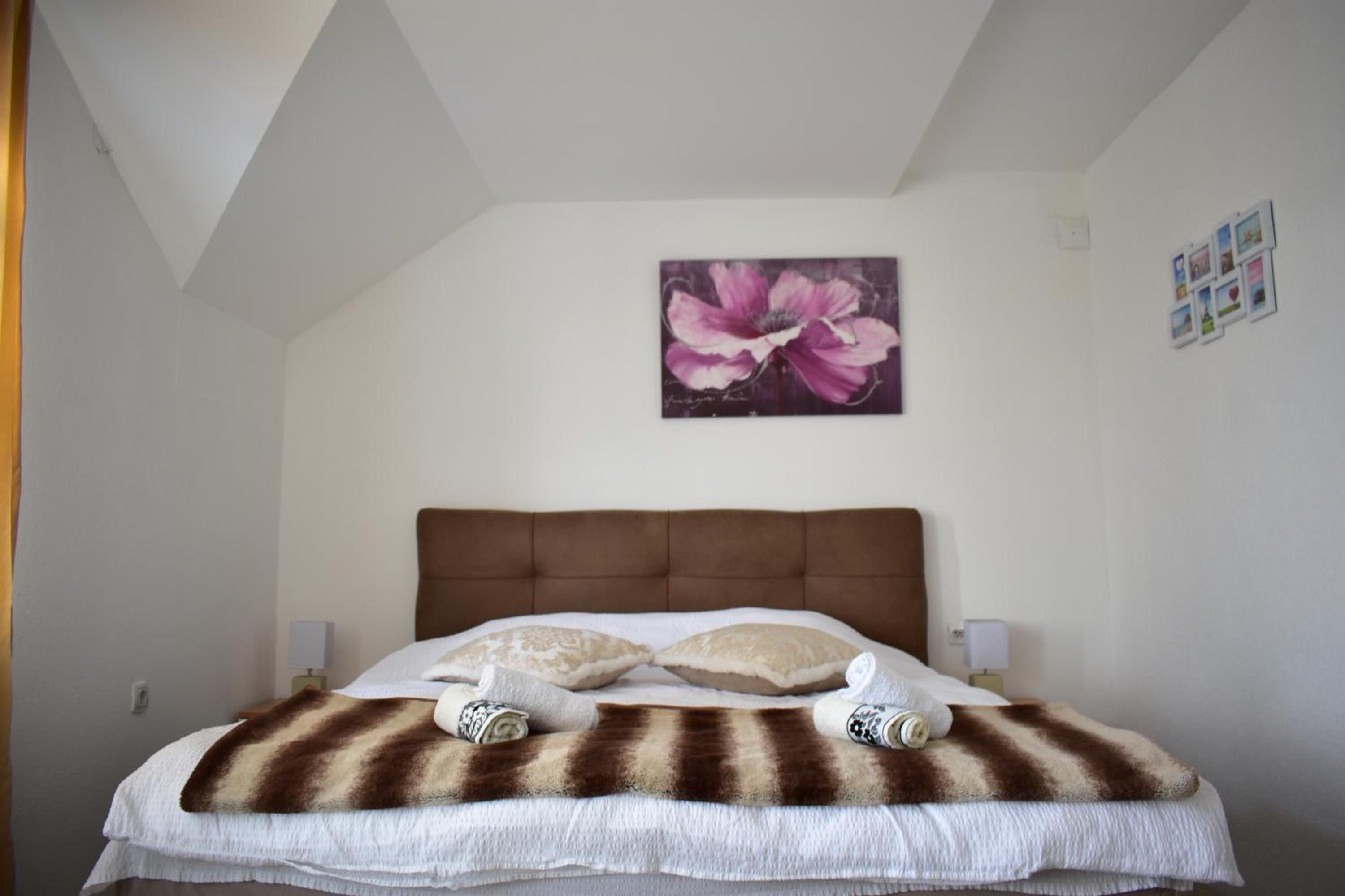 One-Bedroom Apartment photo 3