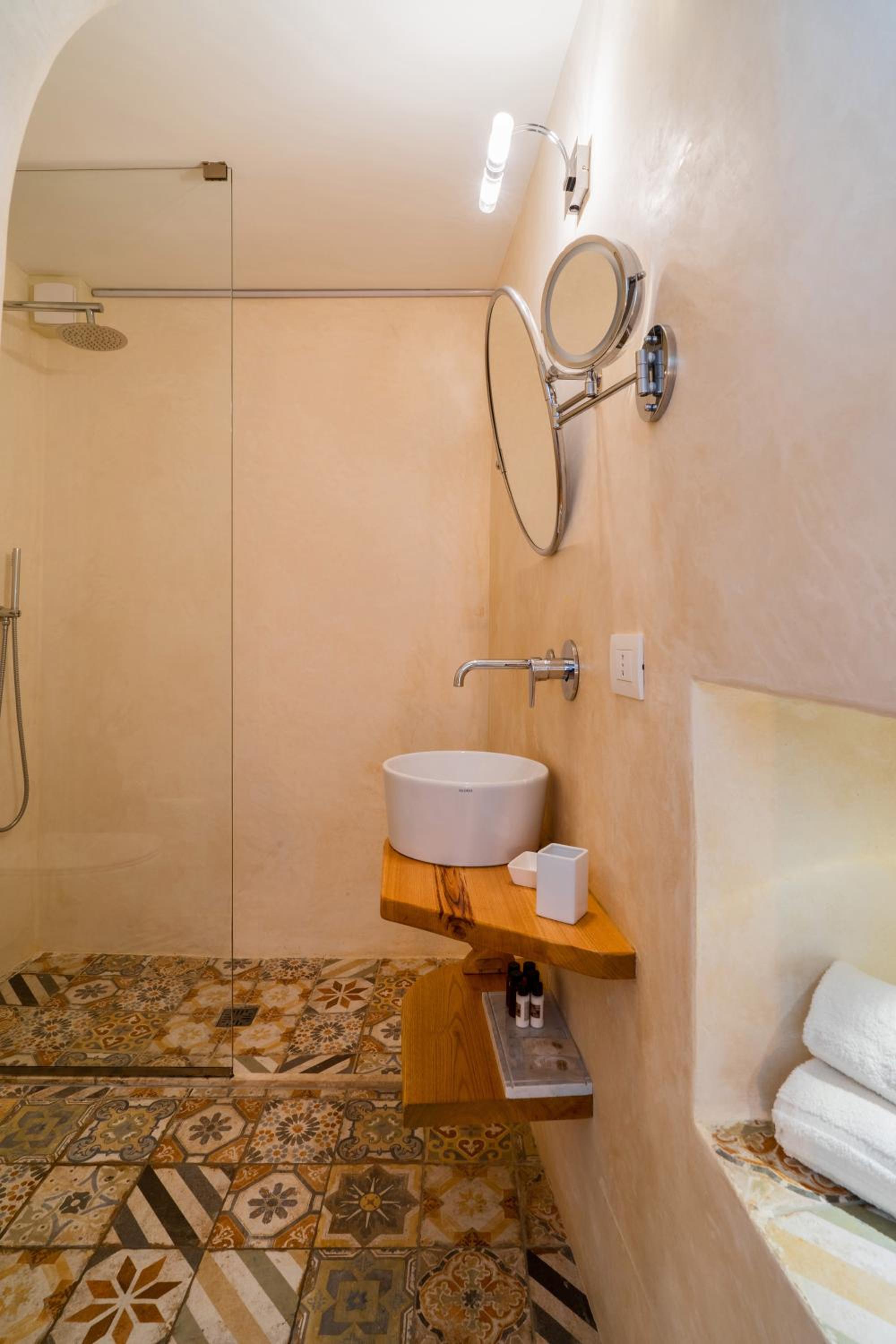 Deluxe Suite photo 2